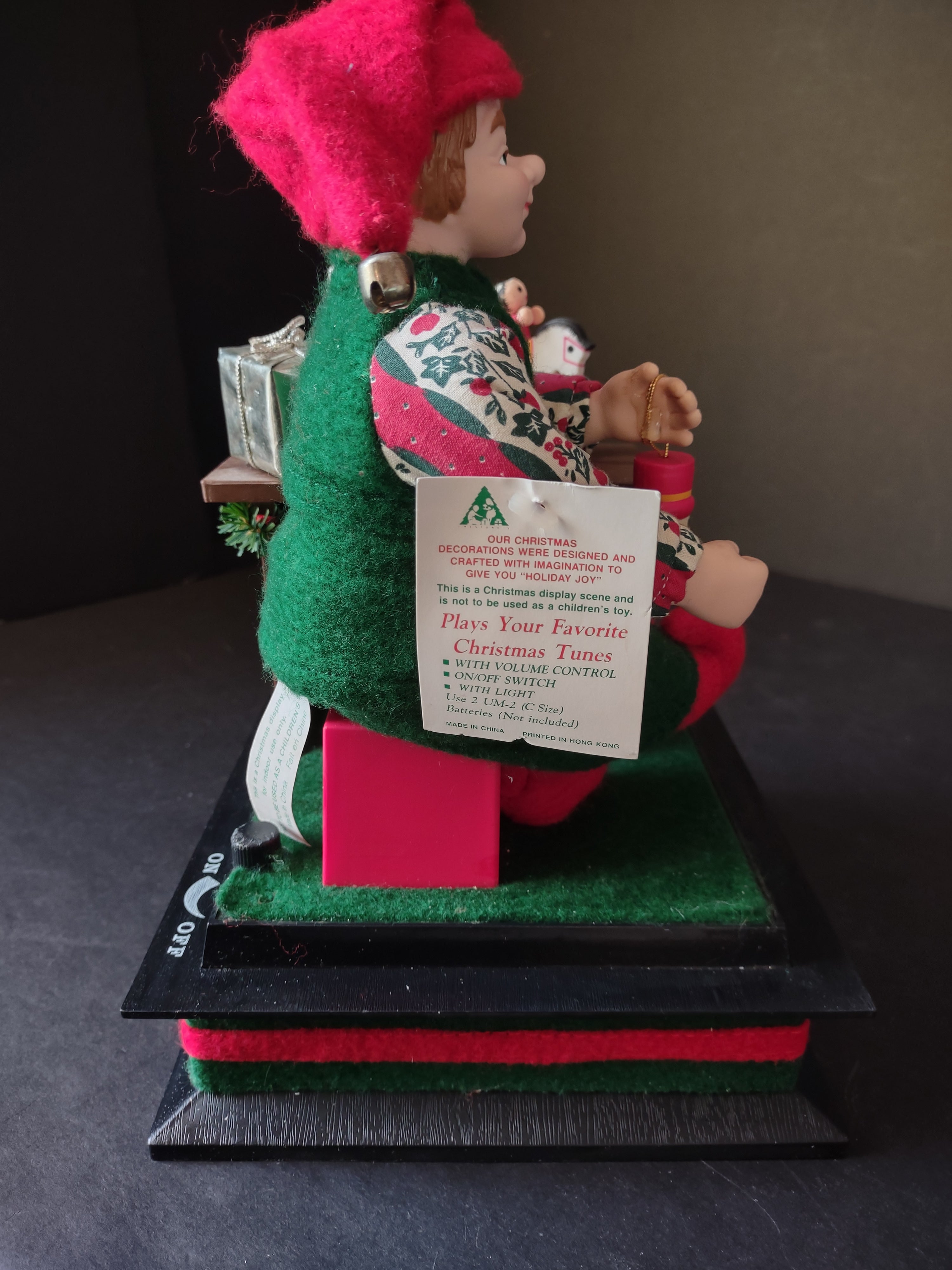 Vintage Christmas Musical Holiday Scene Plays Songs Elf (lot 1428)