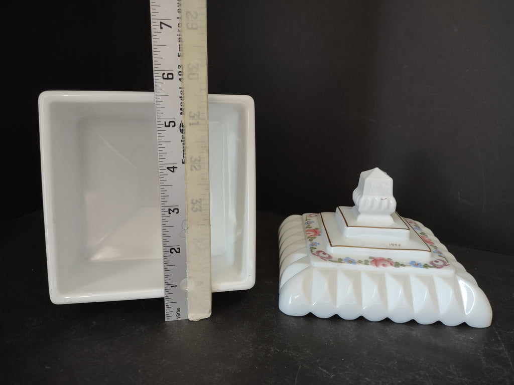 Vintage Westmoreland Milk Glass Candle Holder Wedding Bowl Ribbon Bow (lot 5728)