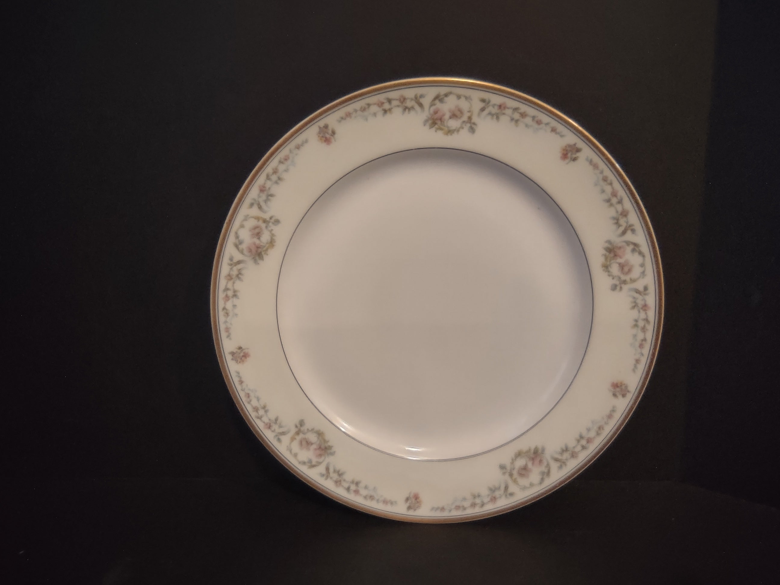 Haviland Limoges French Chic Rose Gold Trim Luncheon/Salad Plate (lot 1088)