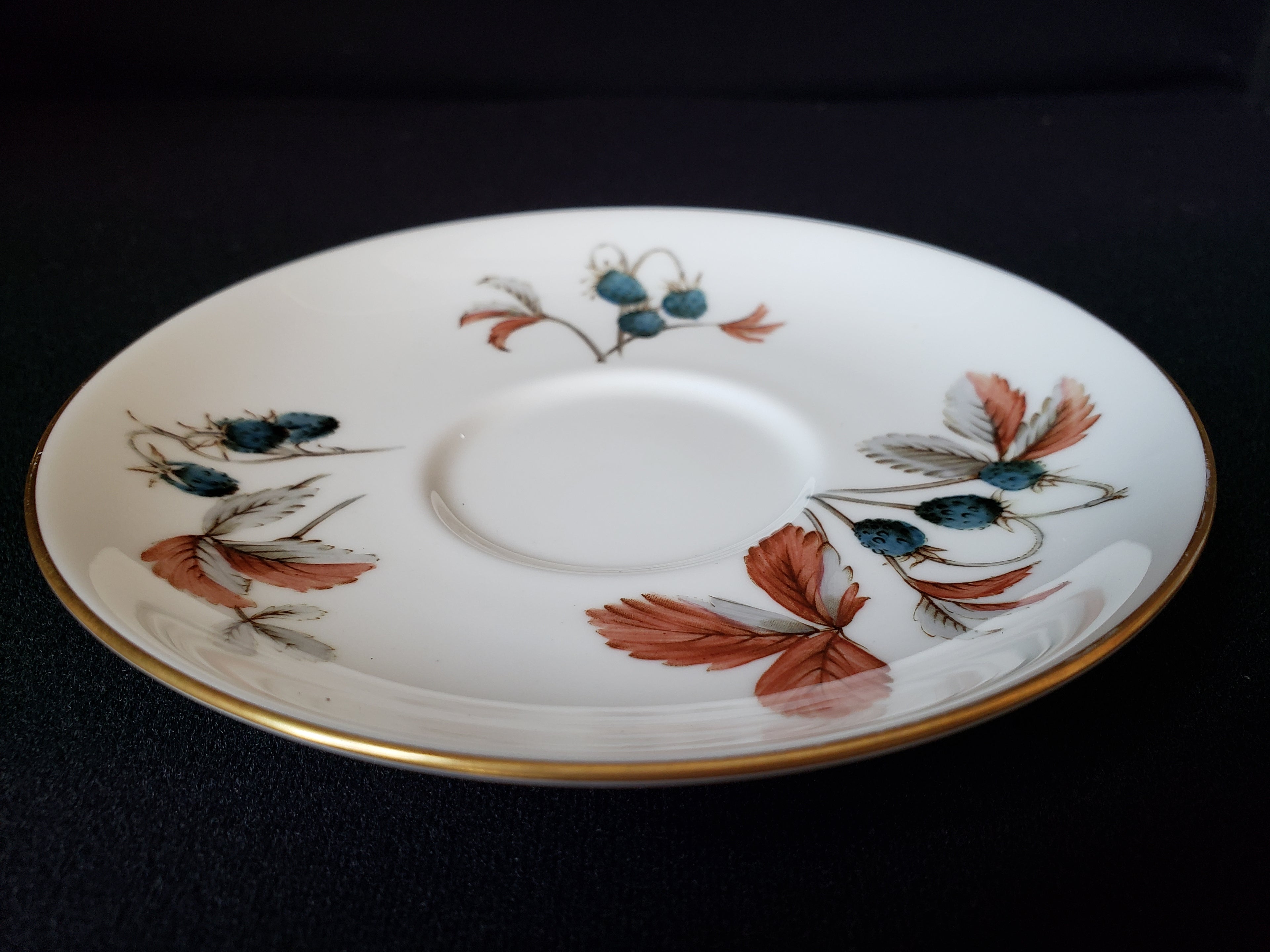 Vintage Royal Worcester Fraises Des Bois Saucer ONLY 5-1/2" (lot 2134)