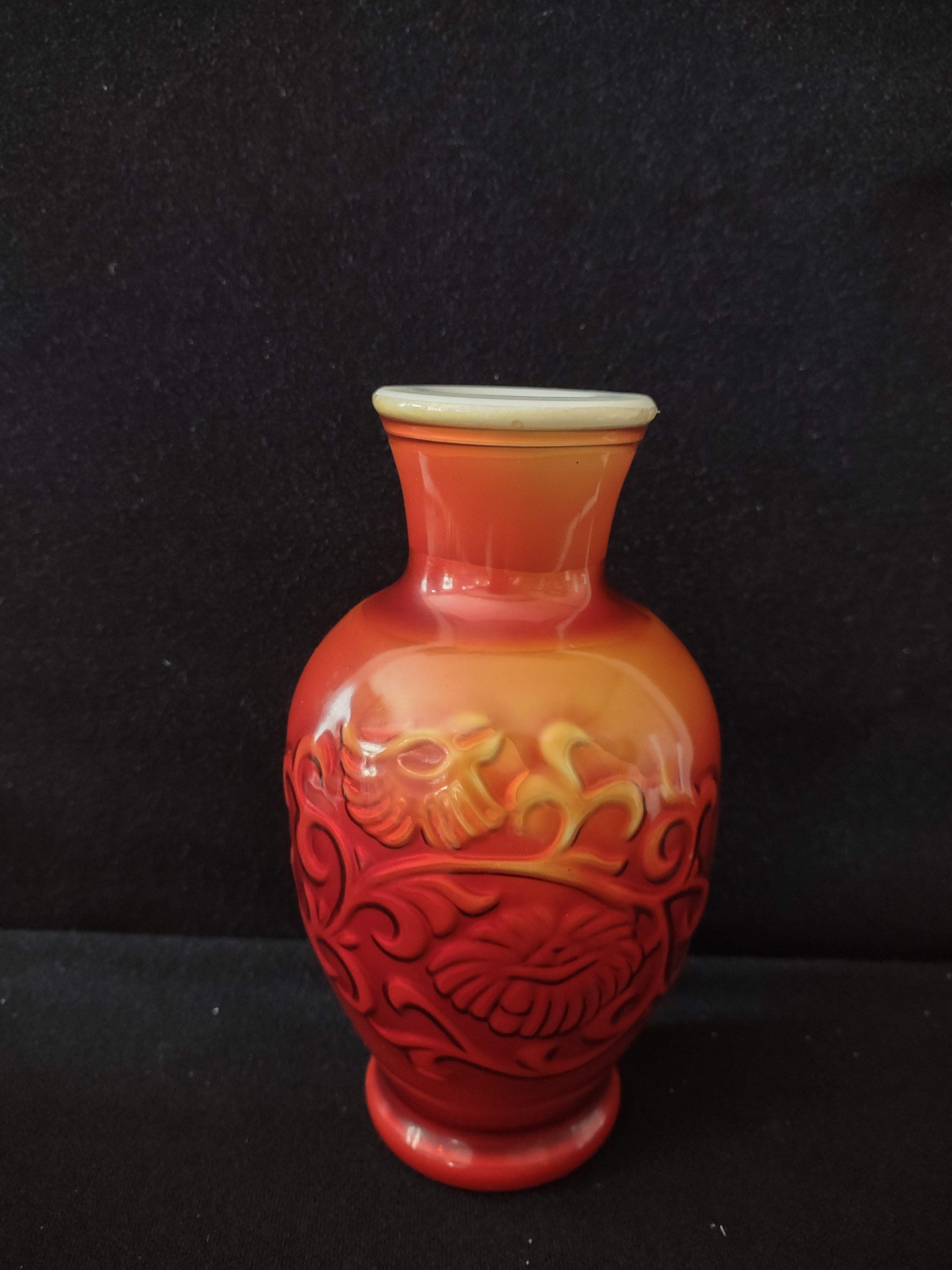 Vintage Avon Spring Bouquet Fragranced Vase Oriental Red (Lot 3185)