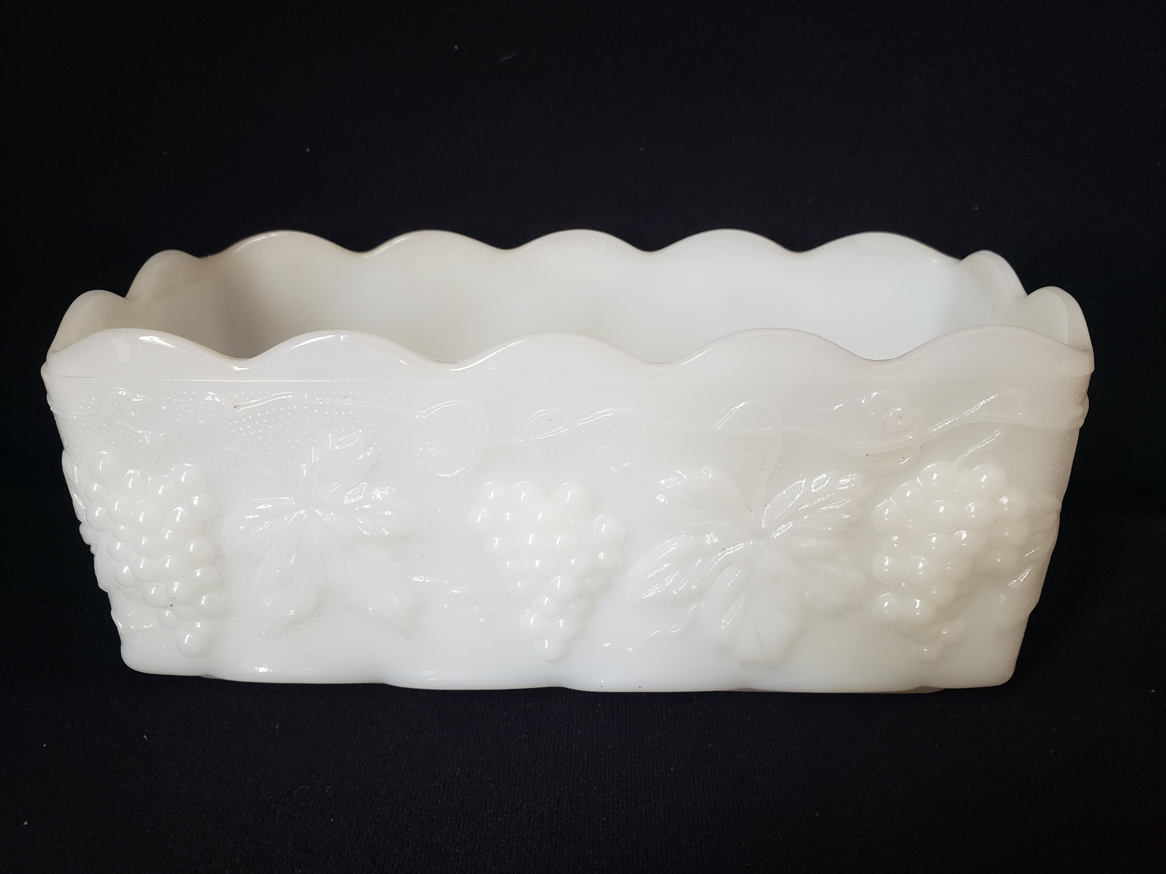Vintage Anchor Hocking Milk Glass Planter Grape Pattern Rectangle (lot 2217)