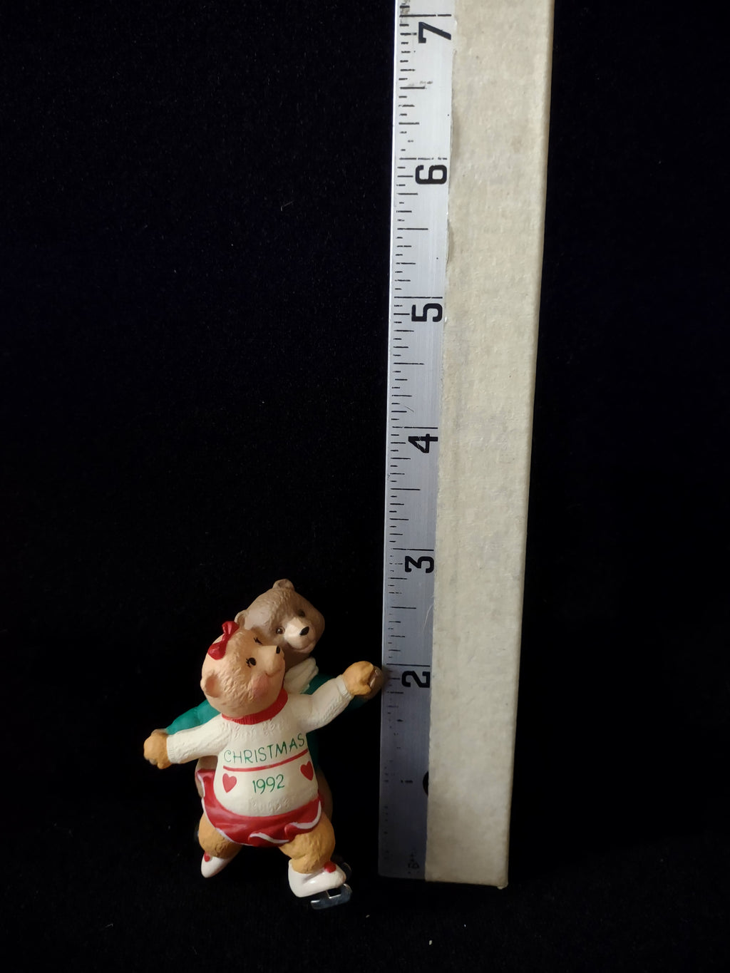 Vintage 1992 Christmas Hallmark Ornament Bears Skating Hearts (Lot 4787)