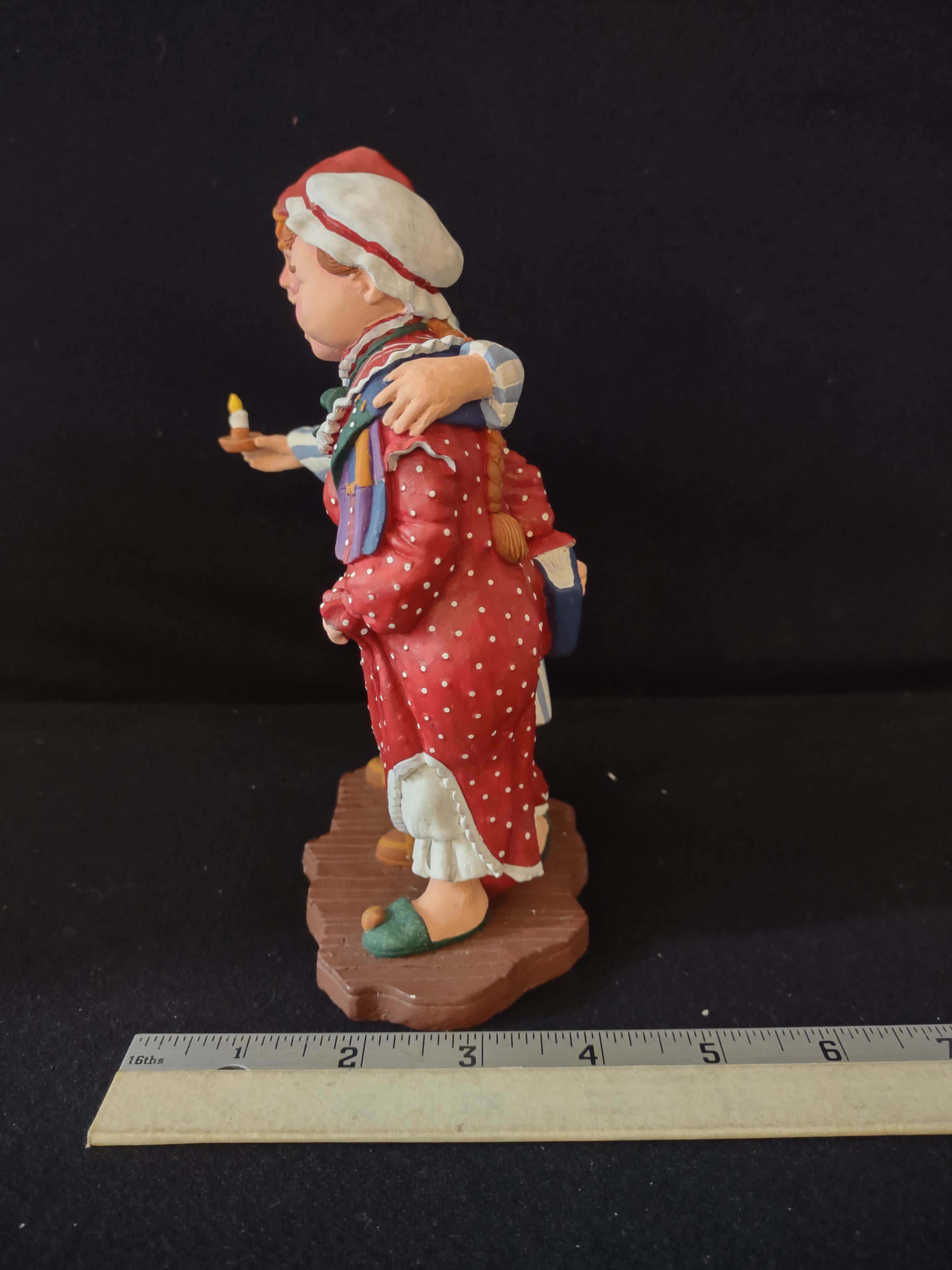 Vintage Dept 56 Mama In Her Kerchief Papa In His Cap Figurine (Lot 3611)