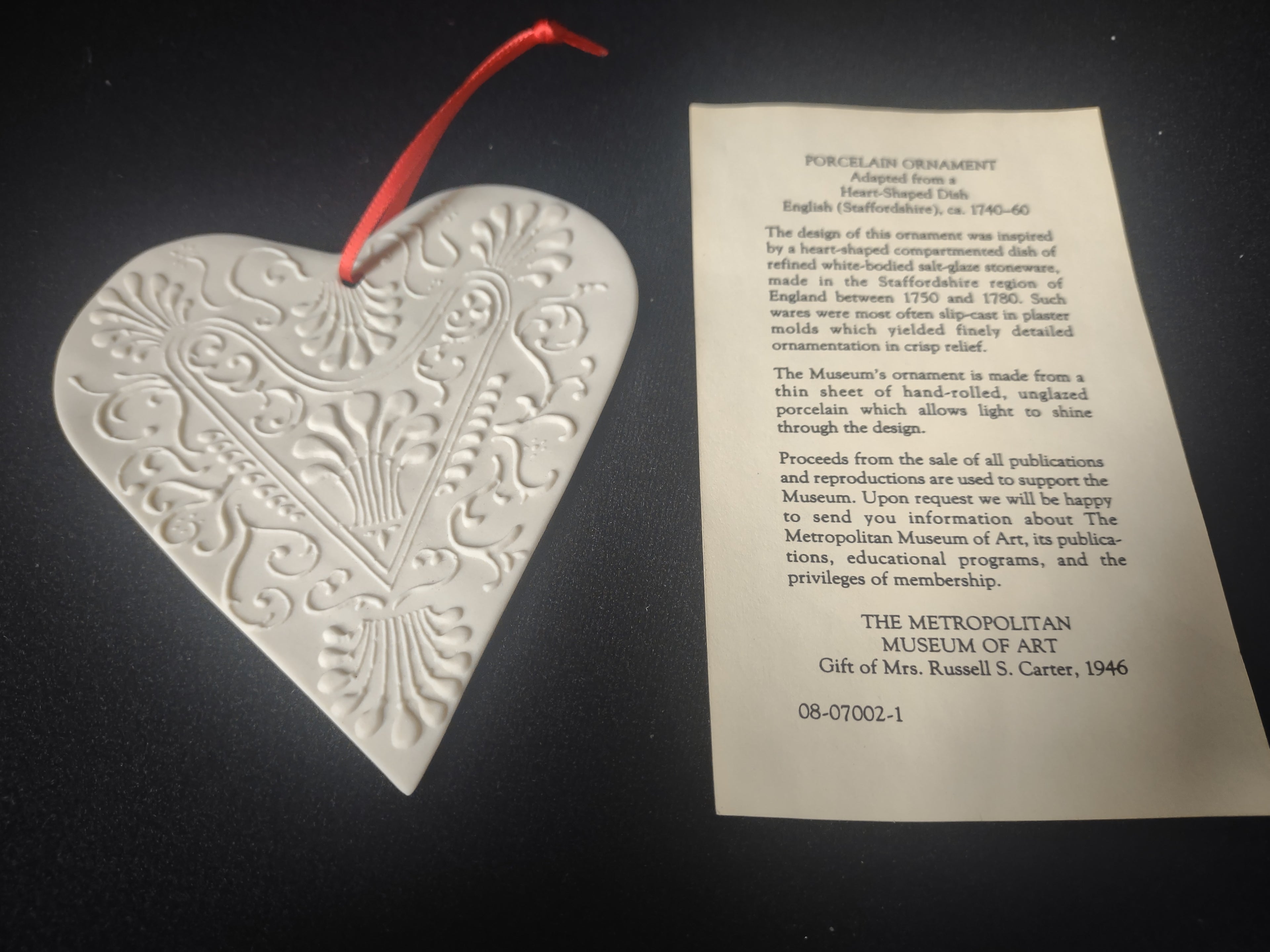 Vintage Unglazed Porcelain Ornament Heart (lot 1678)