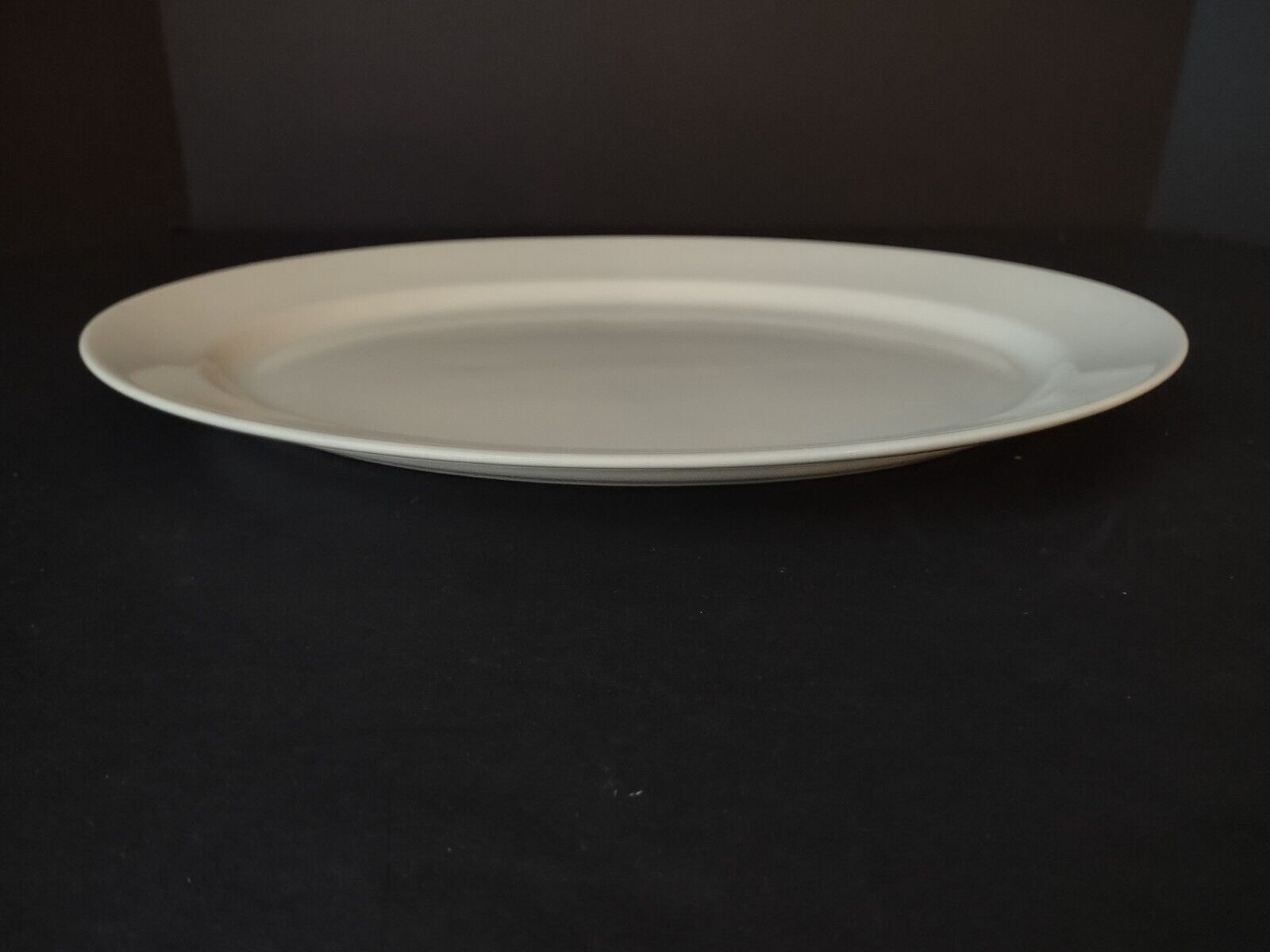 Plain White Oval Serving Platter 14" x 10-1/2" NO BACKSTAMP (lot 414)