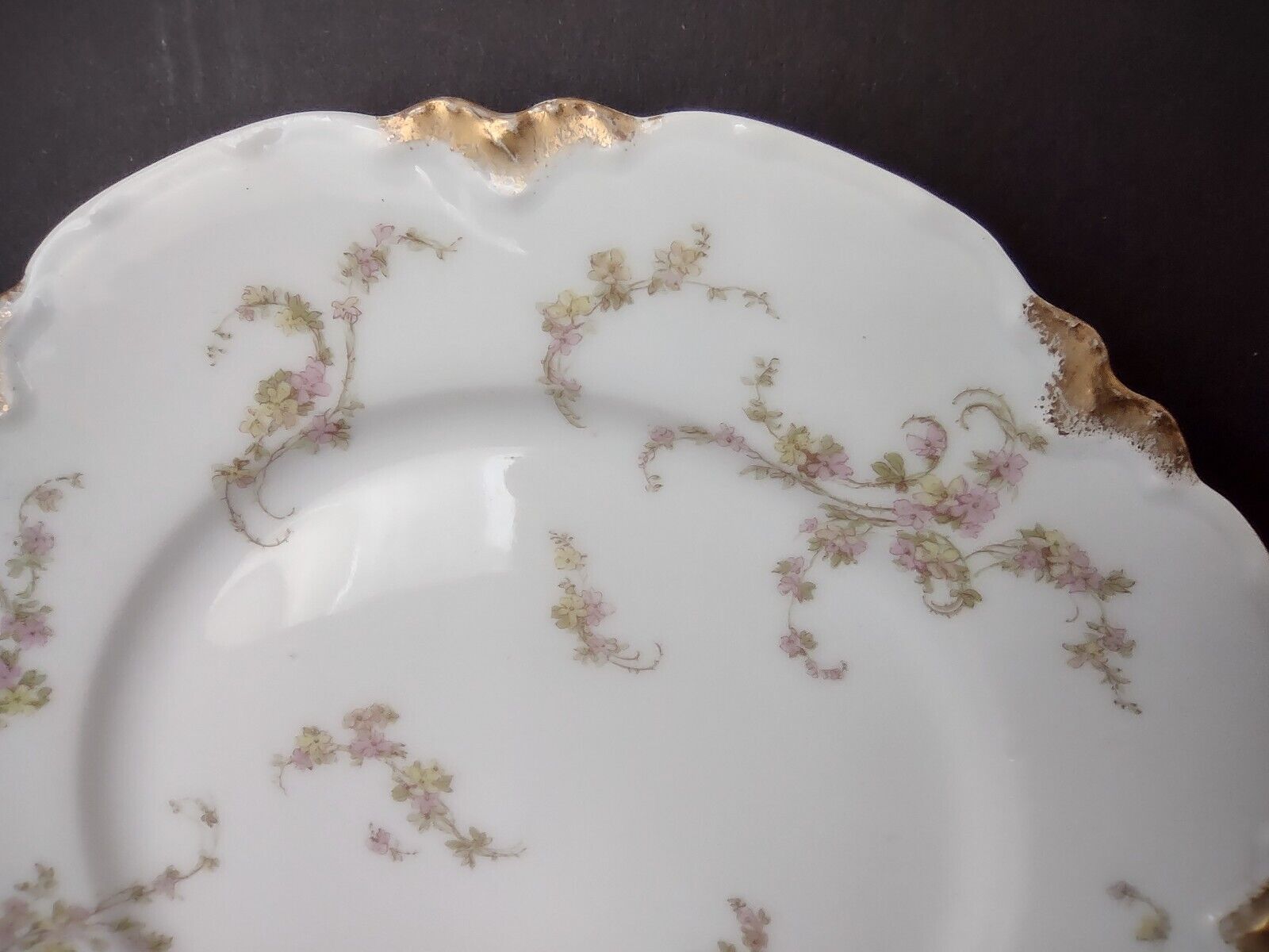 Haviland Limoges Roses Gold Trim Luncheon Salad Plate 8-1/2" (lot 359)