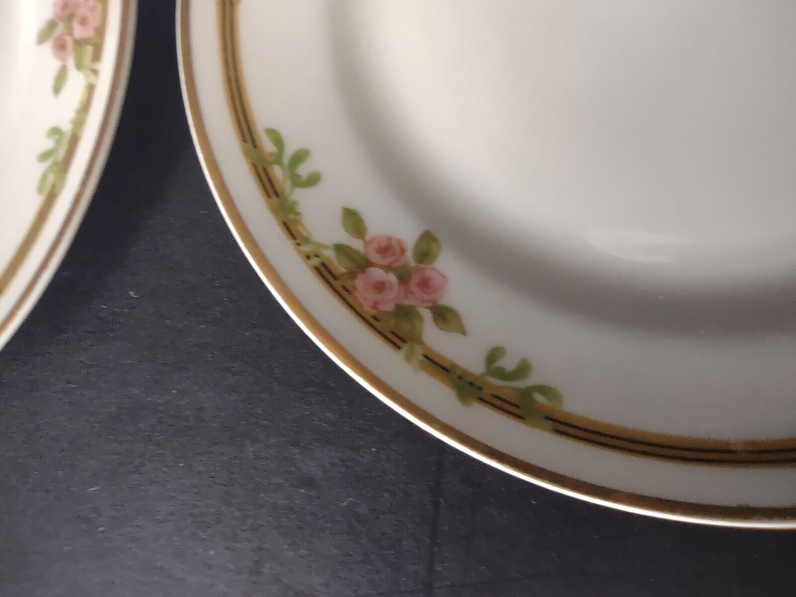 Haviland Limoges Schleiger 625 A Red Rose 2 x Bread Butter Plate 6-1/4" (lot 538