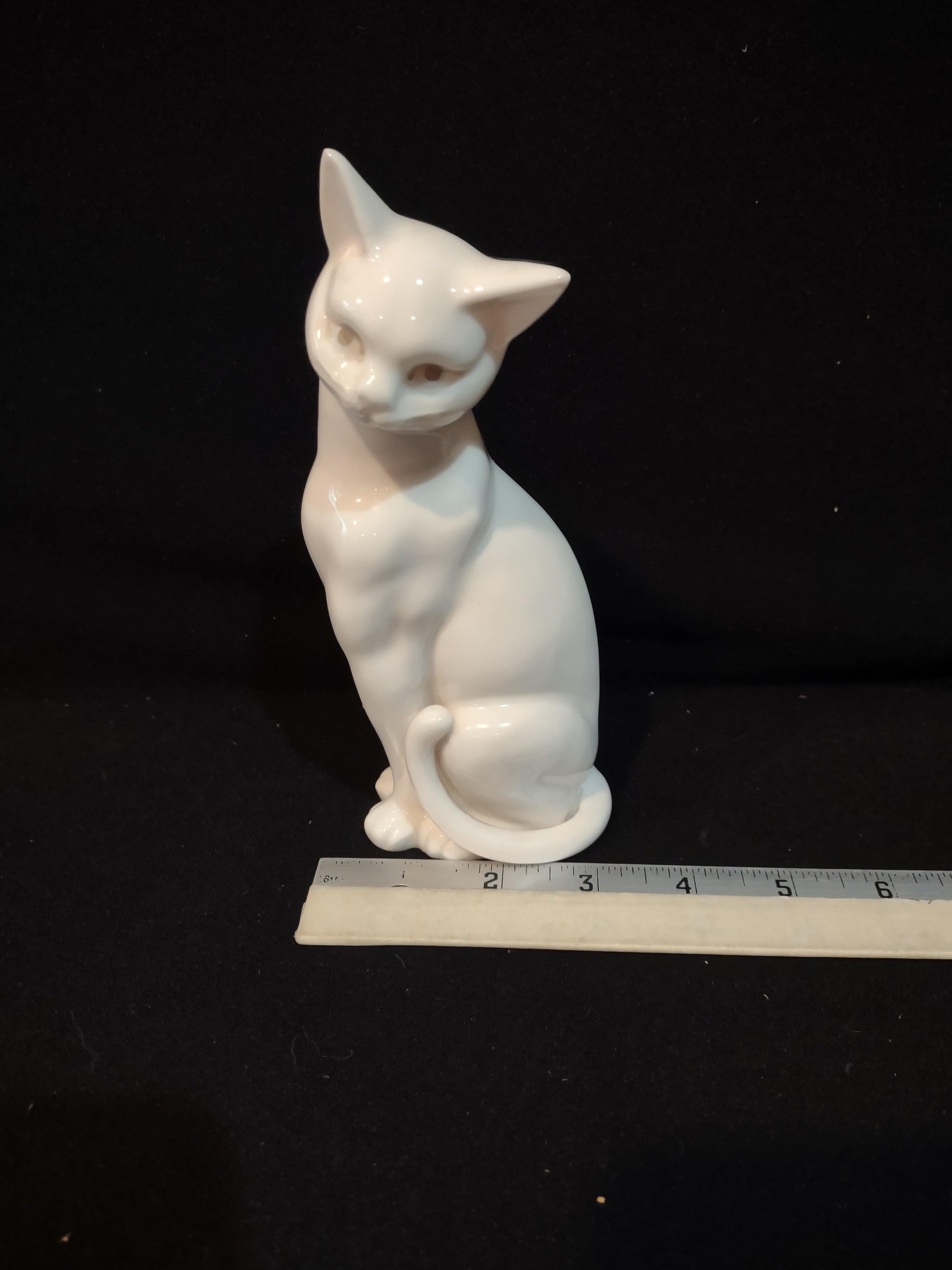 Vintage White Glaze Porcelain 7" Sitting Cat Figurine (Lot 5363)