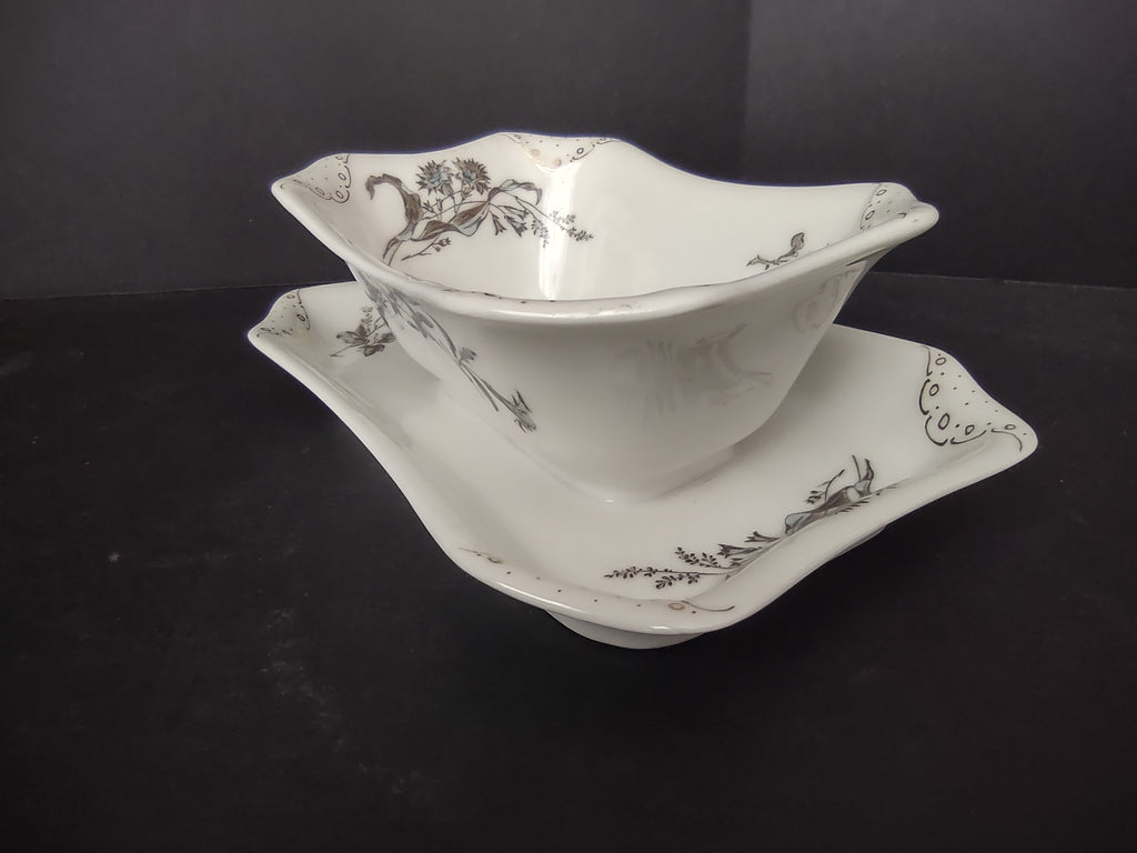 Depose Haviland Limoges Blue Flower Gravy Bowl Plate Attached (lot 963)