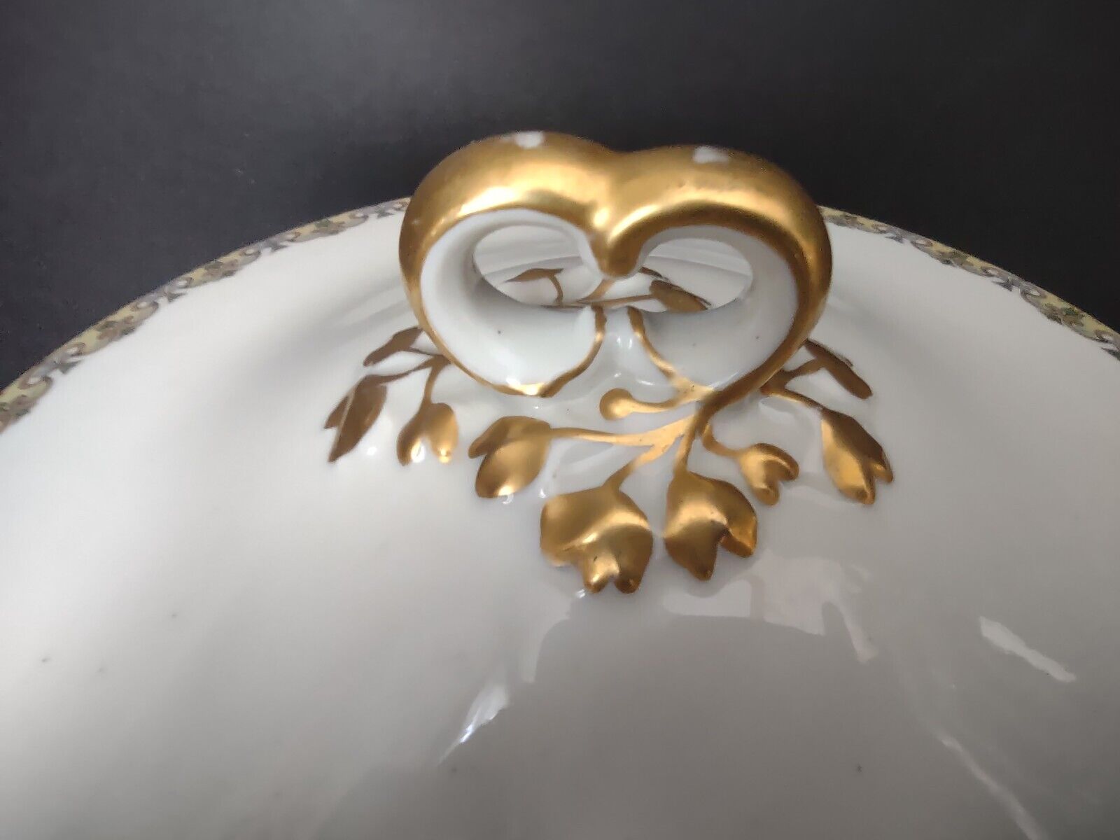 Wm Guerin France Limoges Round Soup Tureen Yellow Gold Trim (lot 532)