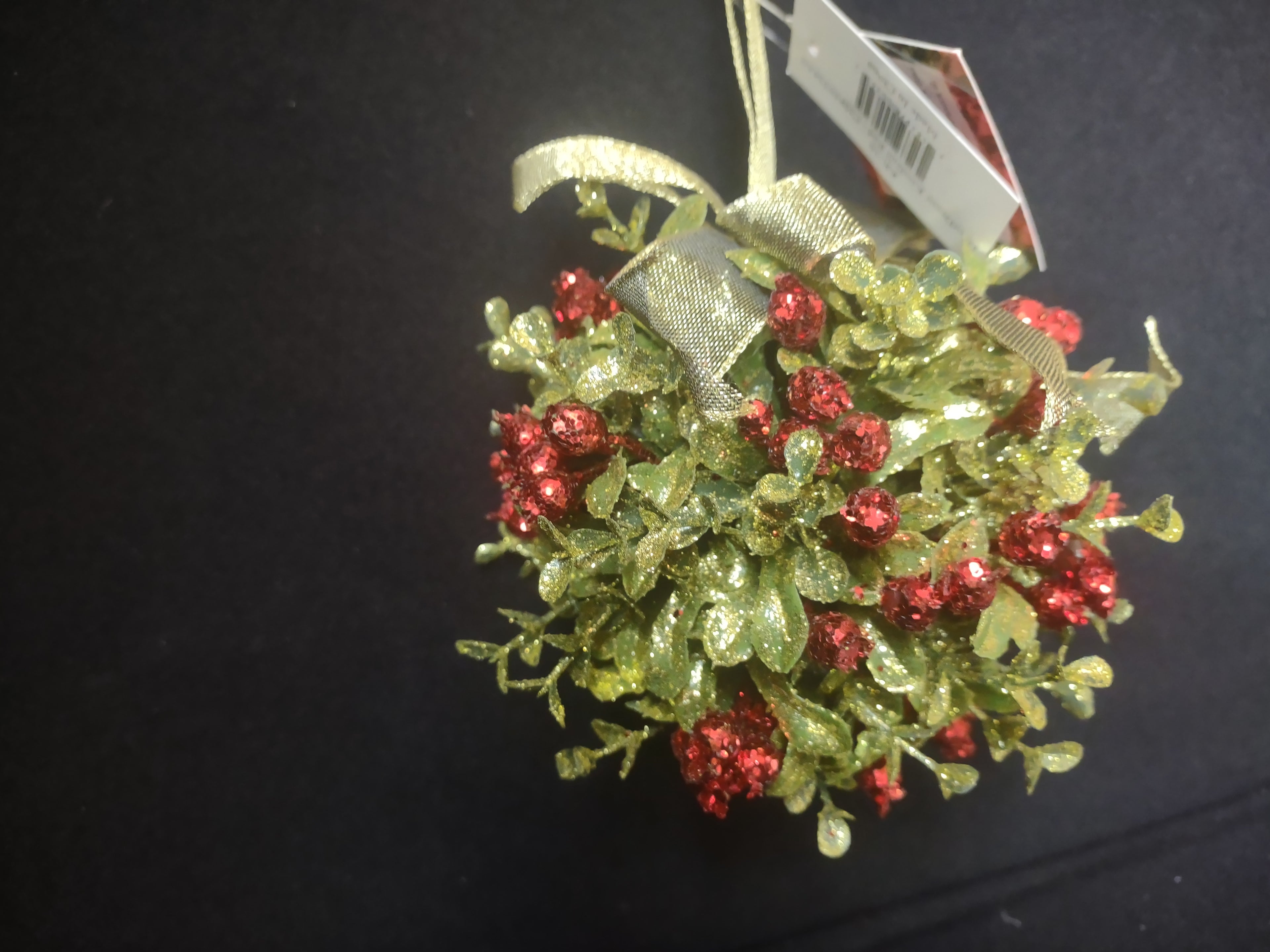 The Original Christmas Holiday Ornament Kissing Krystal Mistletoe (lot 1677)