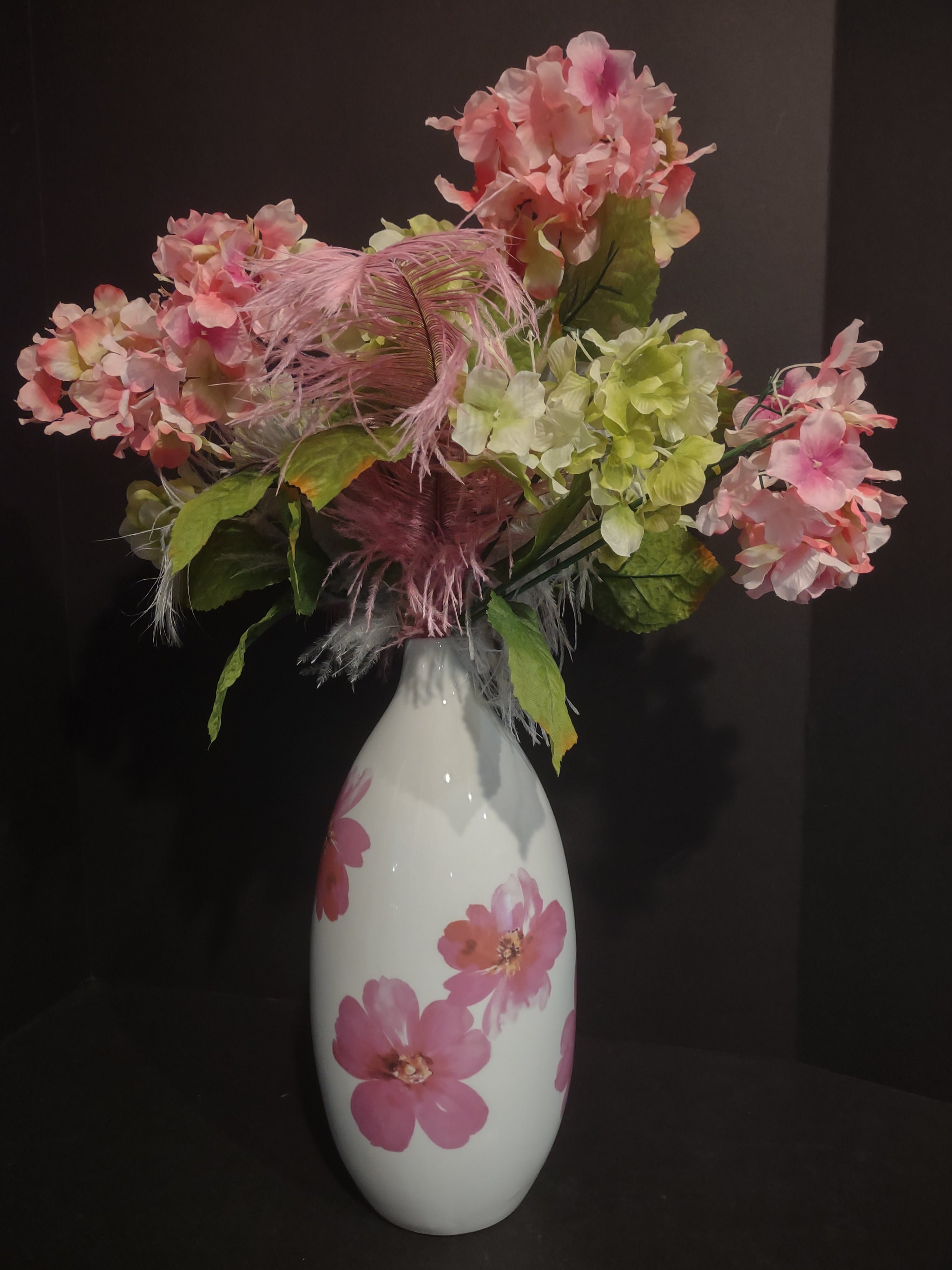 Valentine's Day Spring White Vase Pink Green Flower Feather (lot 1486)