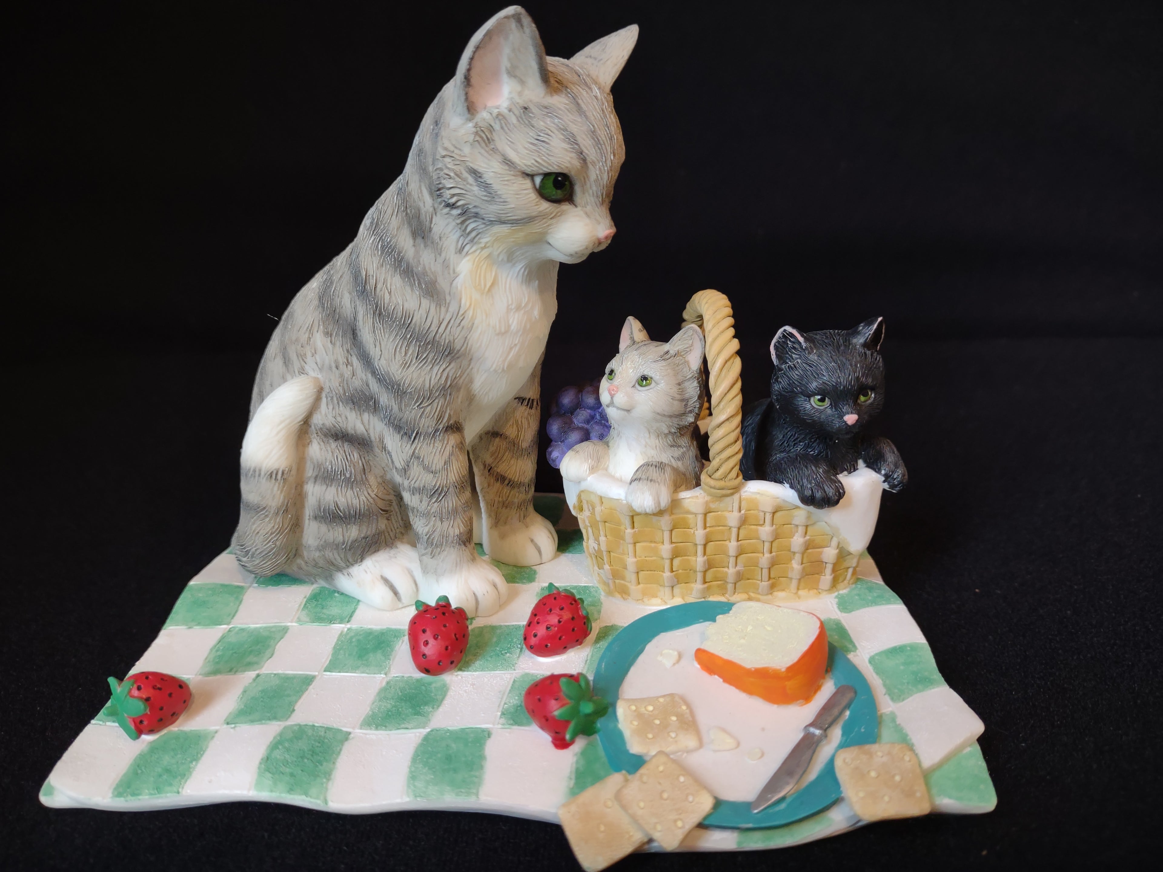 Lenox Family Picnic Mama Cat Kittens Strawberry & Cheese (lot 1633)