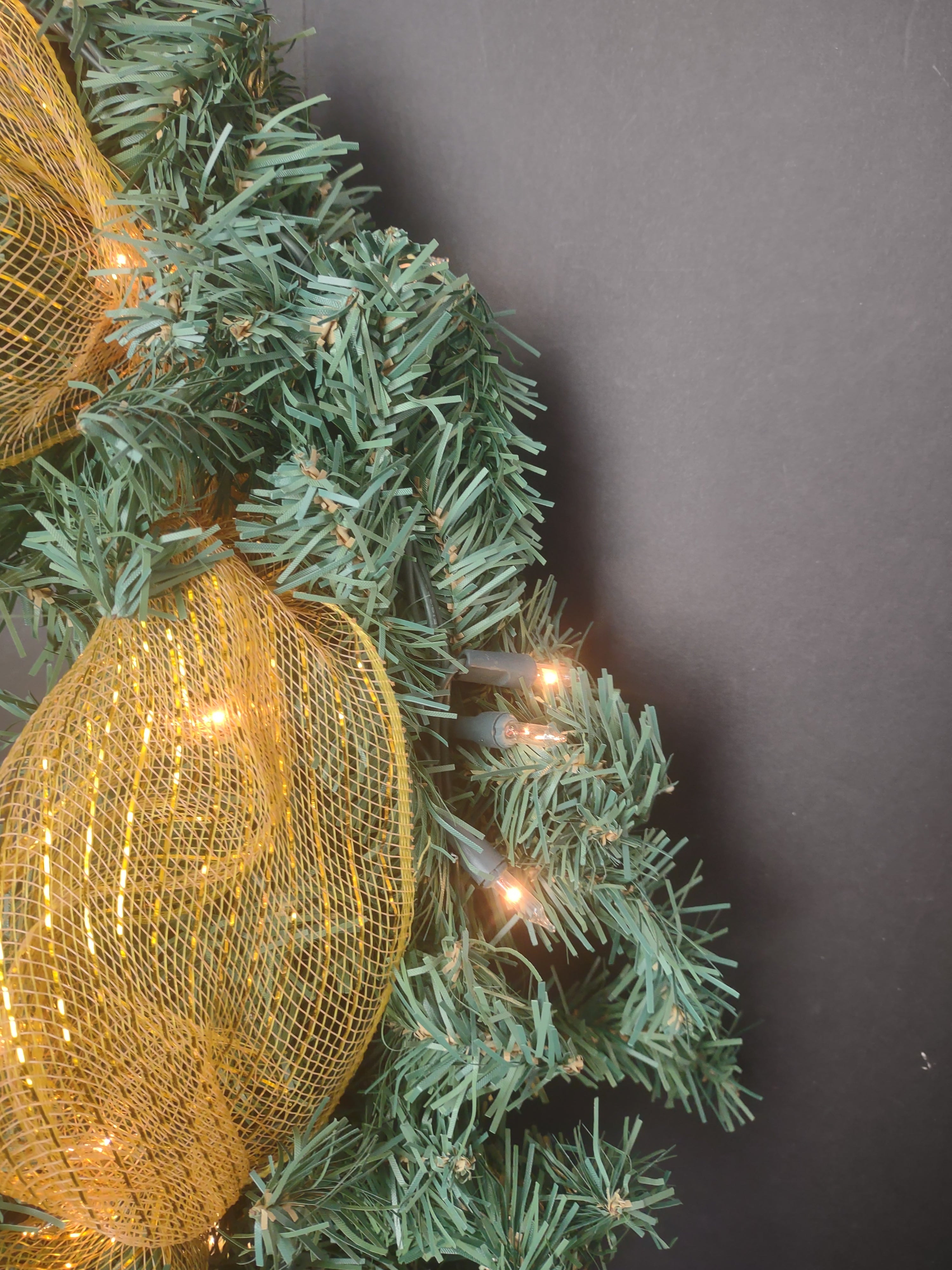 Vintage Christmas Artificial Light Up Green Wreath Gold Ribbon 18" (lot 1326)