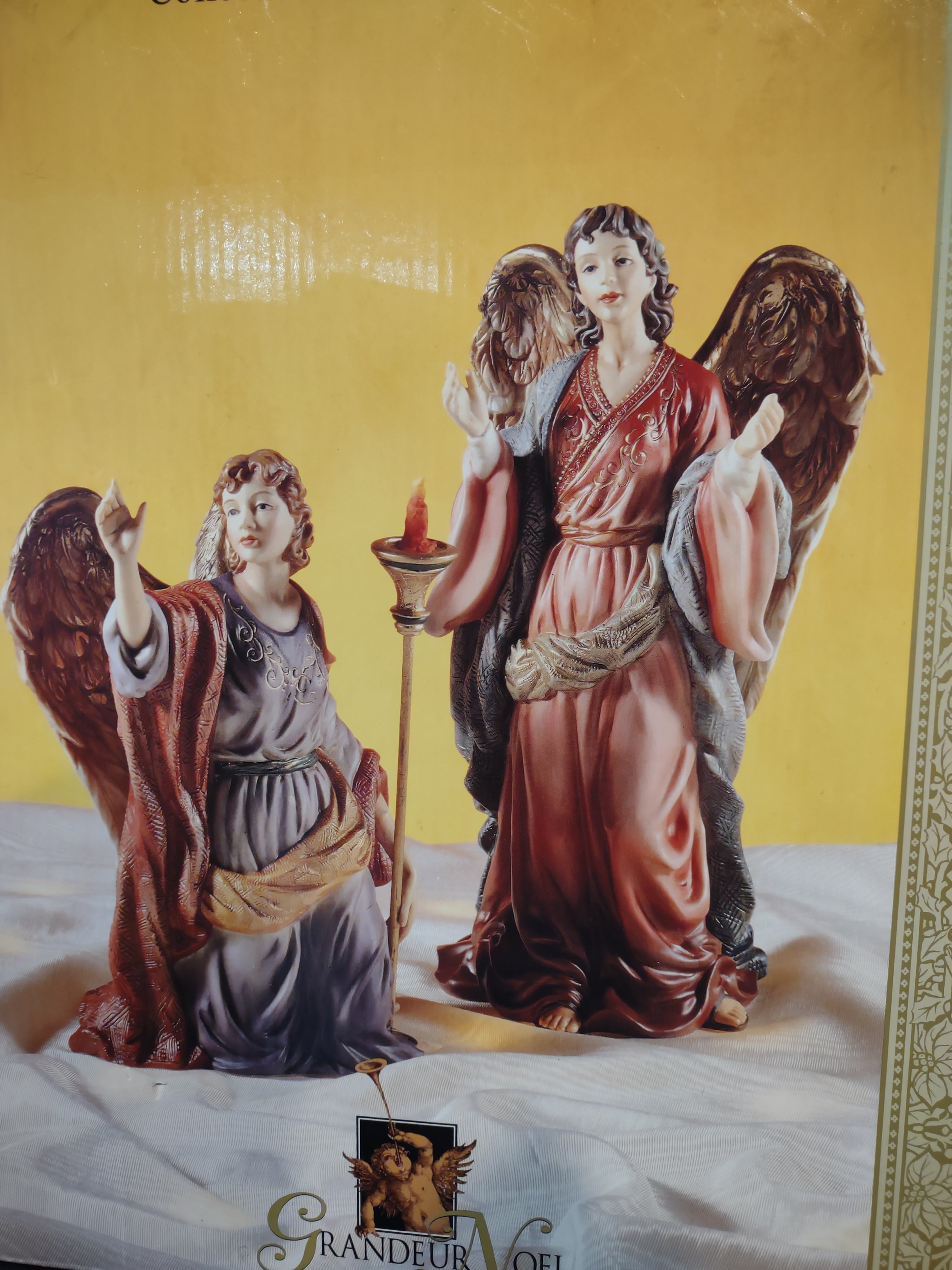 Christmas Collectible Porcelain Nativity Set of 2 Angels (lot 1328)