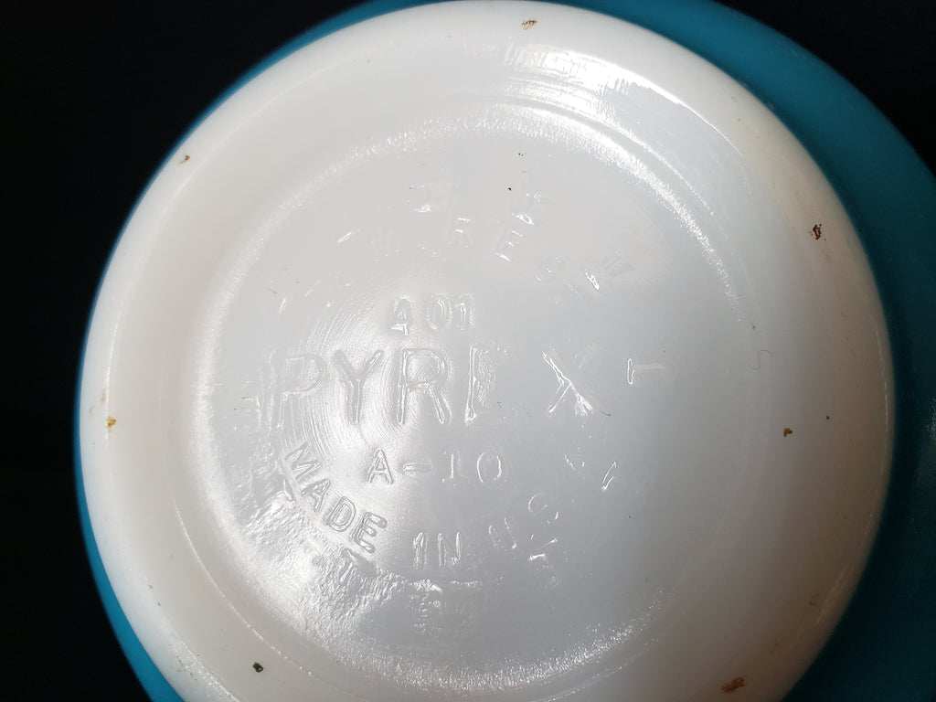 Vintage Pyrex 401 Turquoise Blue Mixing Bowl A-10 Some Scratches (lot 2144d)