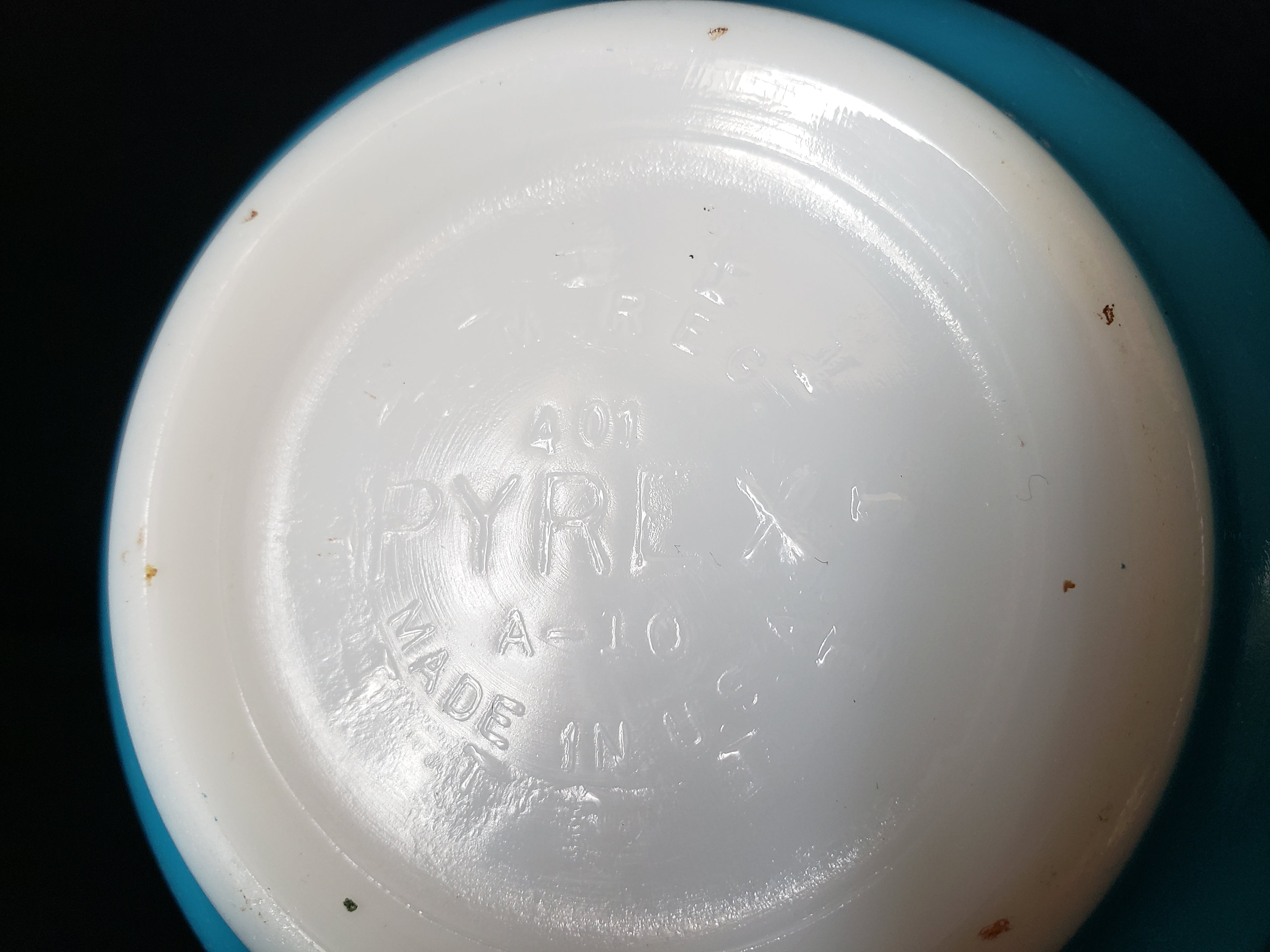 Vintage Pyrex 401 Turquoise Blue Mixing Bowl A-10 Some Scratches (lot 2144d)