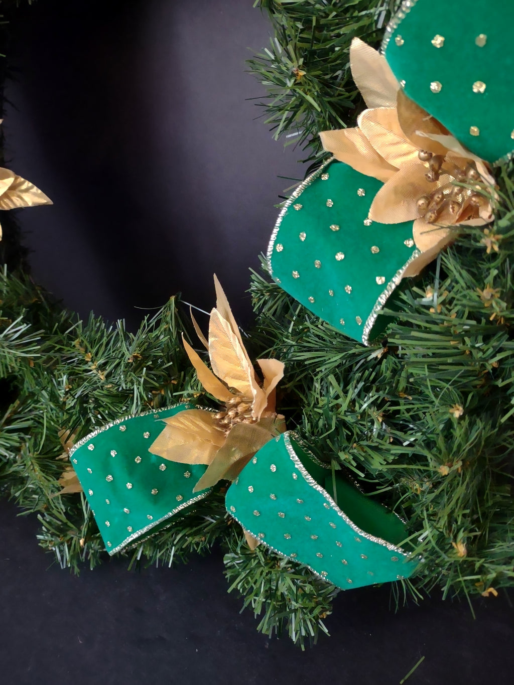 Christmas Wreath 20" Gold Poinsettia Green Ribbon Artificial (lot 1411)