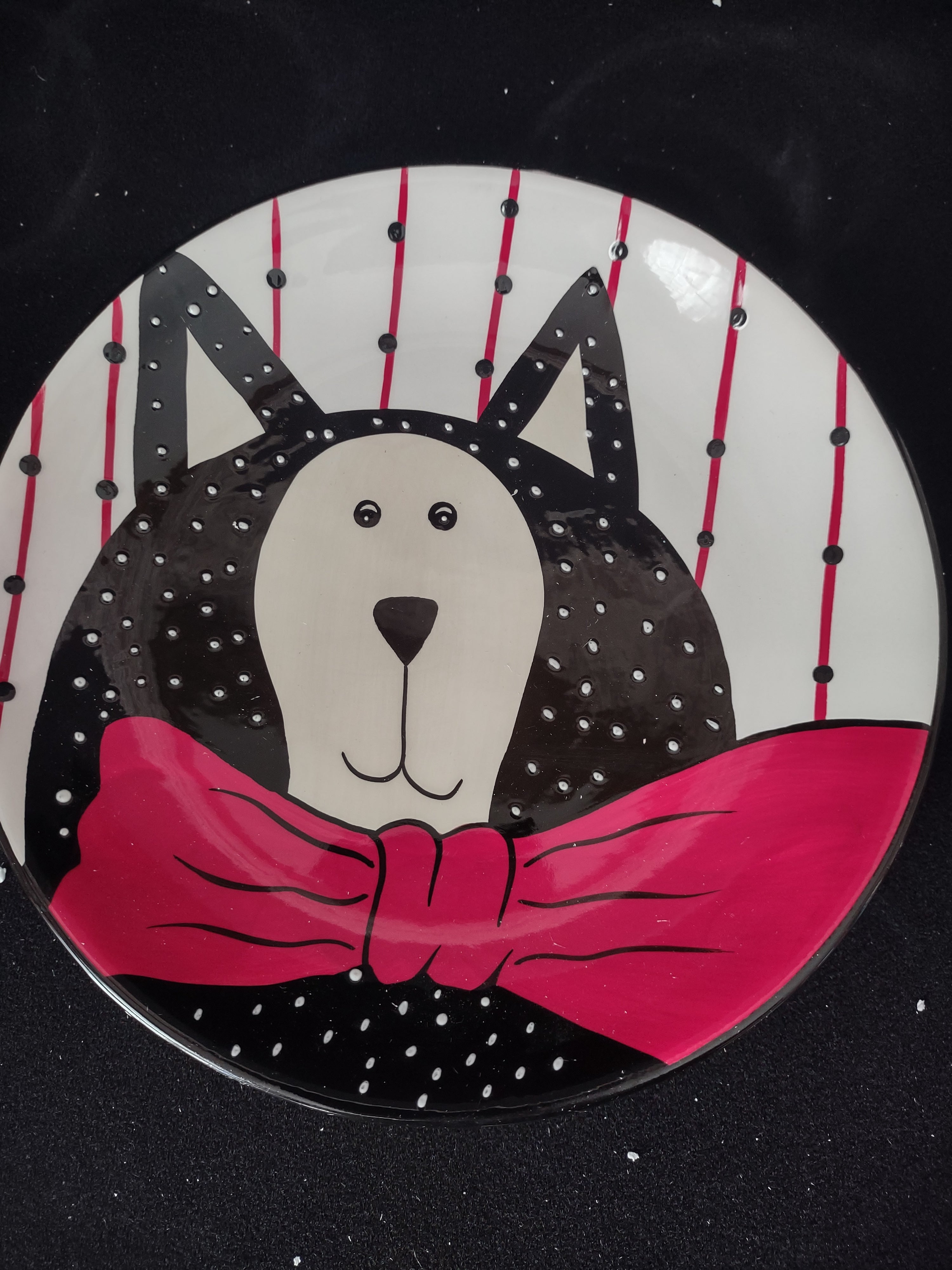 Boyds Home Kitty Dessert/ Salad Plates White Black Red set of 4 (lot 2387)