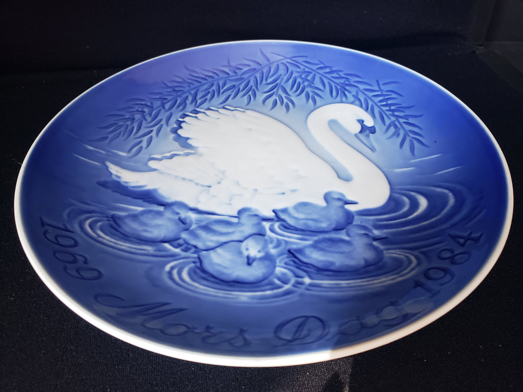B & G Copenhagen Porcelain Wall Plate Mother's Day Swan Blue (lot 2197)
