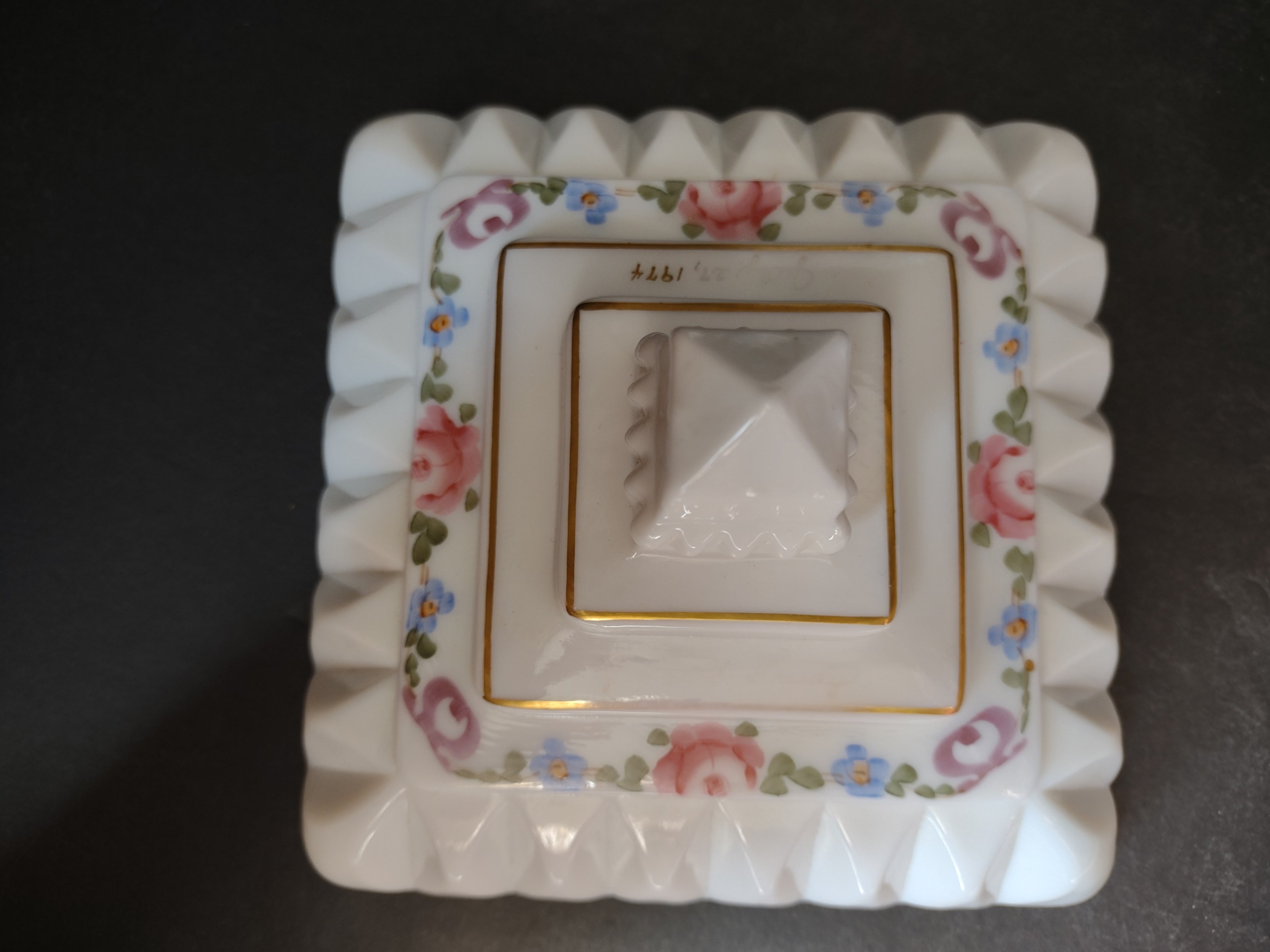 Vintage Westmoreland Milk Glass Candle Holder Wedding Bowl Ribbon Bow (lot 5728)