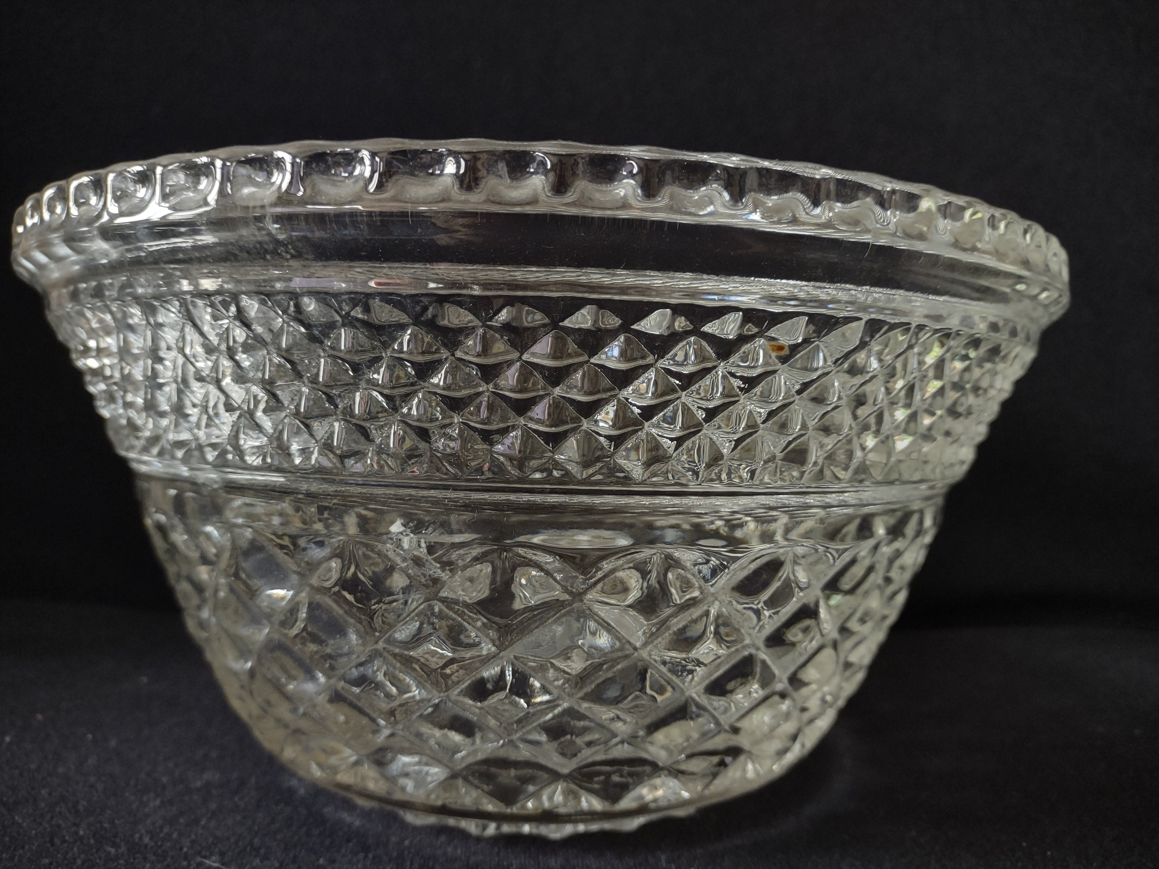 Wexford Anchor Hocking Large Glass Serving Bowl Diamond (lot 5147)