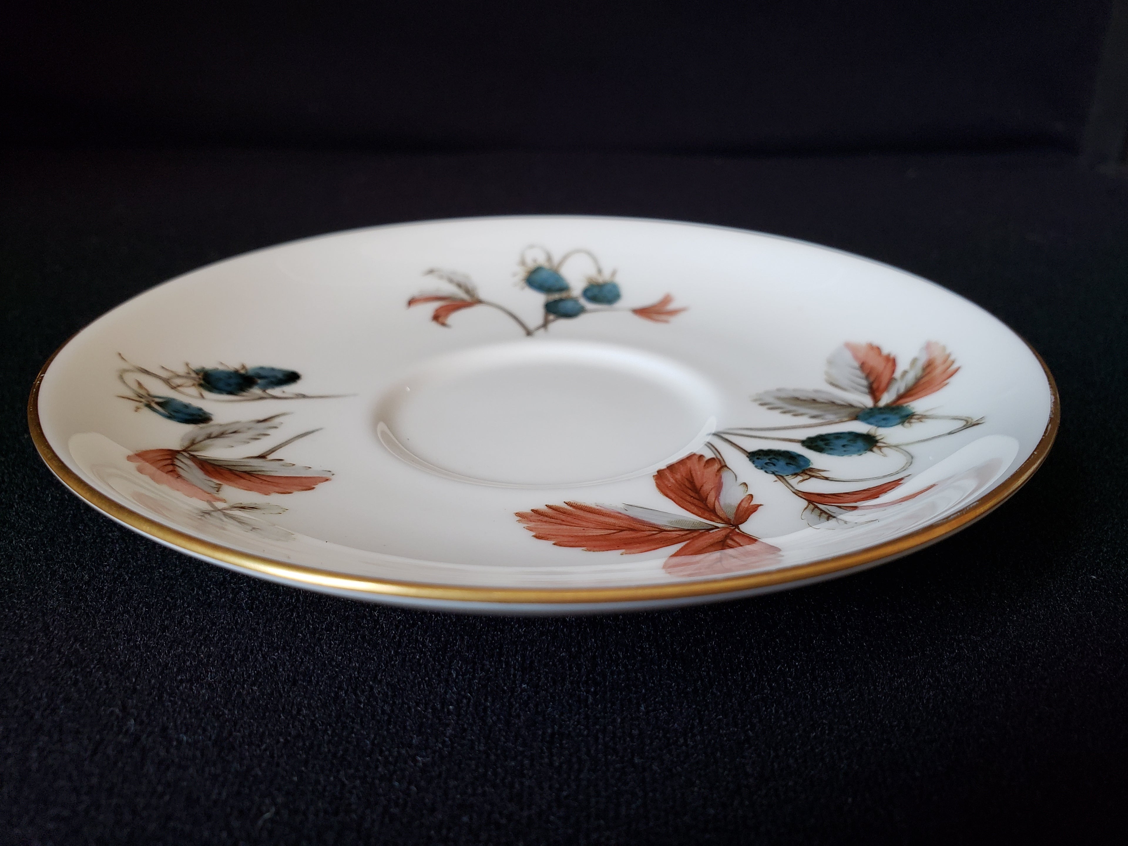 Vintage Royal Worcester Fraises Des Bois Saucer ONLY 5-1/2" (lot 2134)