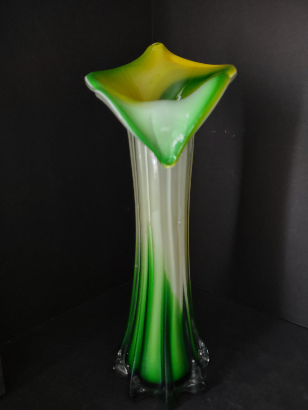 Vintage Handblown Jack in Pulpit Bud Vase Calla Lily Green IMPERFECT (lot 3248)