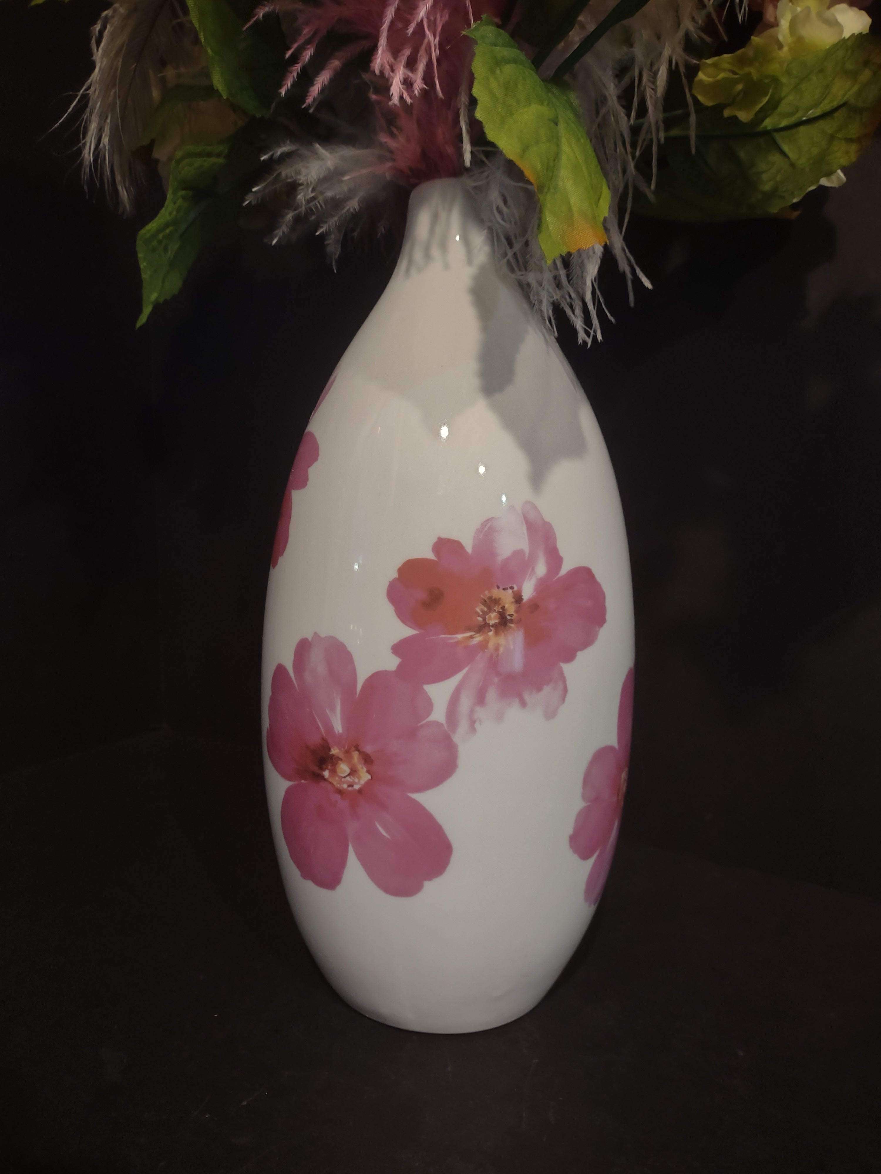 Valentine's Day Spring White Vase Pink Green Flower Feather (lot 1486)