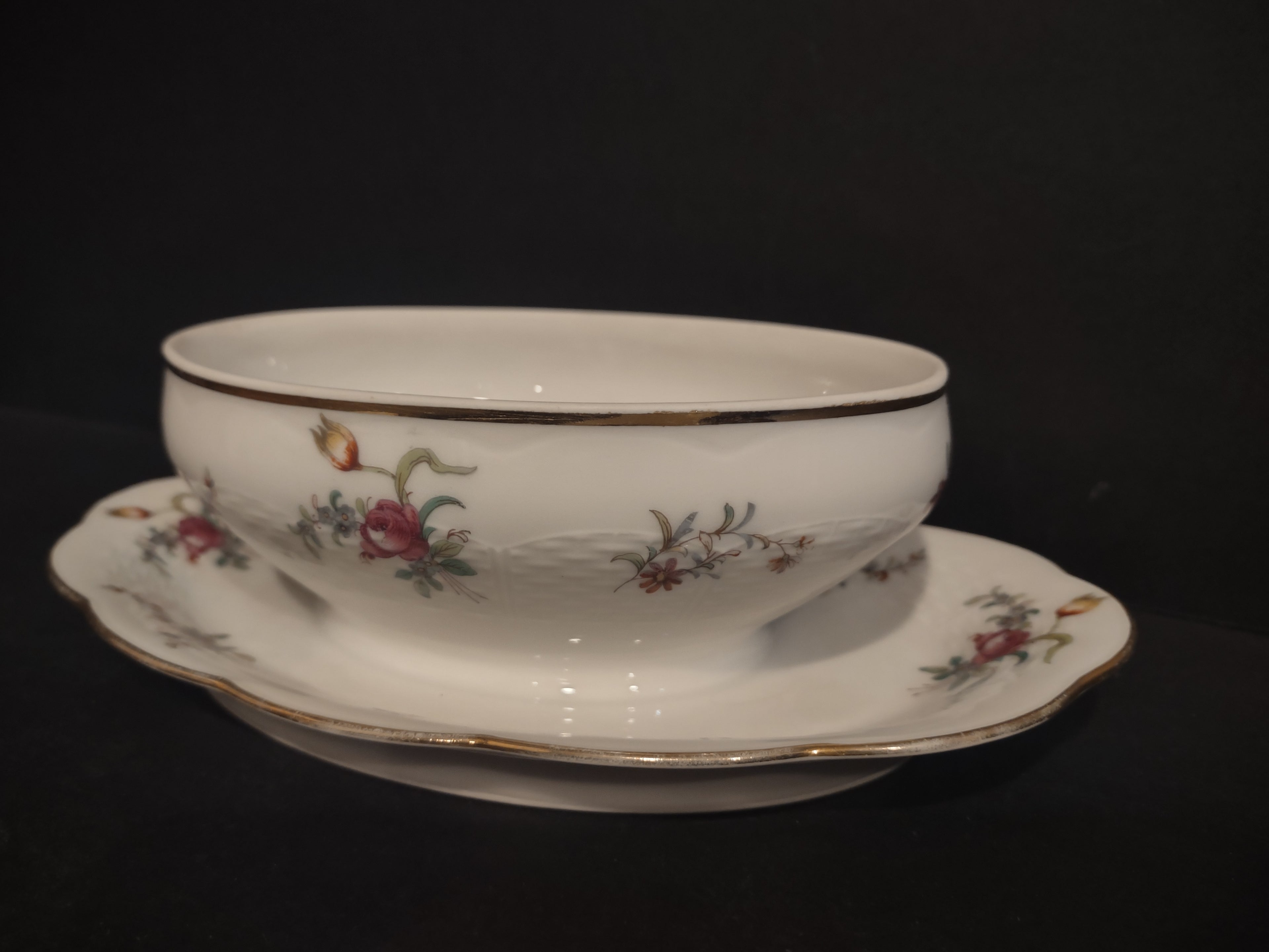 Haviland Limoges France Gold Trim Gravy Bowl Flower Design (lot 596)