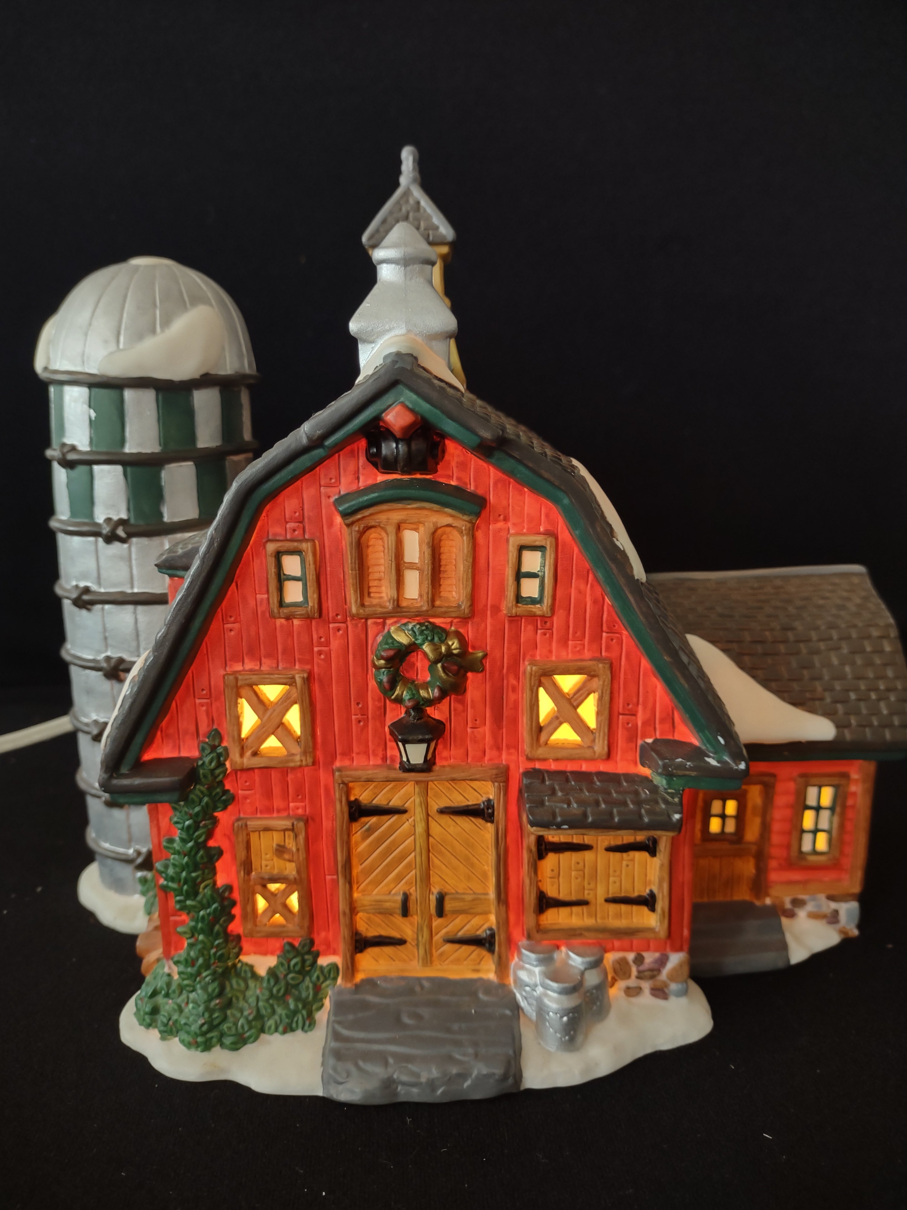 Vintage O'Well Lighted Red Barn Silo Christmas Village House (Lot 3681)