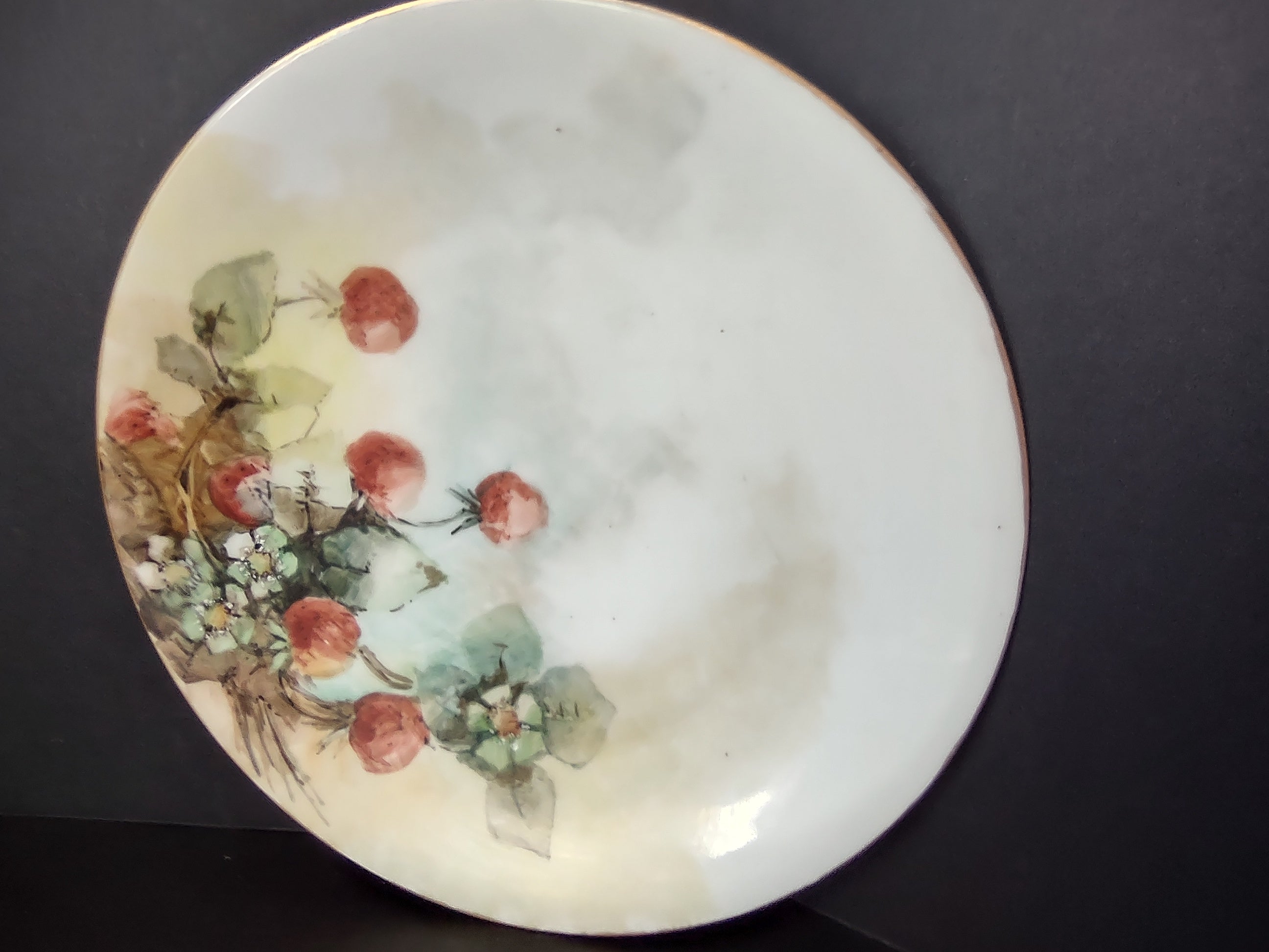 TV Limoges France Cabinet Strawberry Design 9-1/2" Plate (lot 1113)