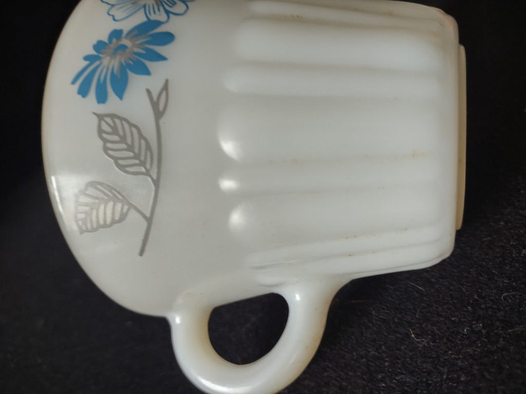 Vintage Termocrisa Coffee Tea Cup x 2 Blue Flower Milk Glass Gold Trim (Lot 5119