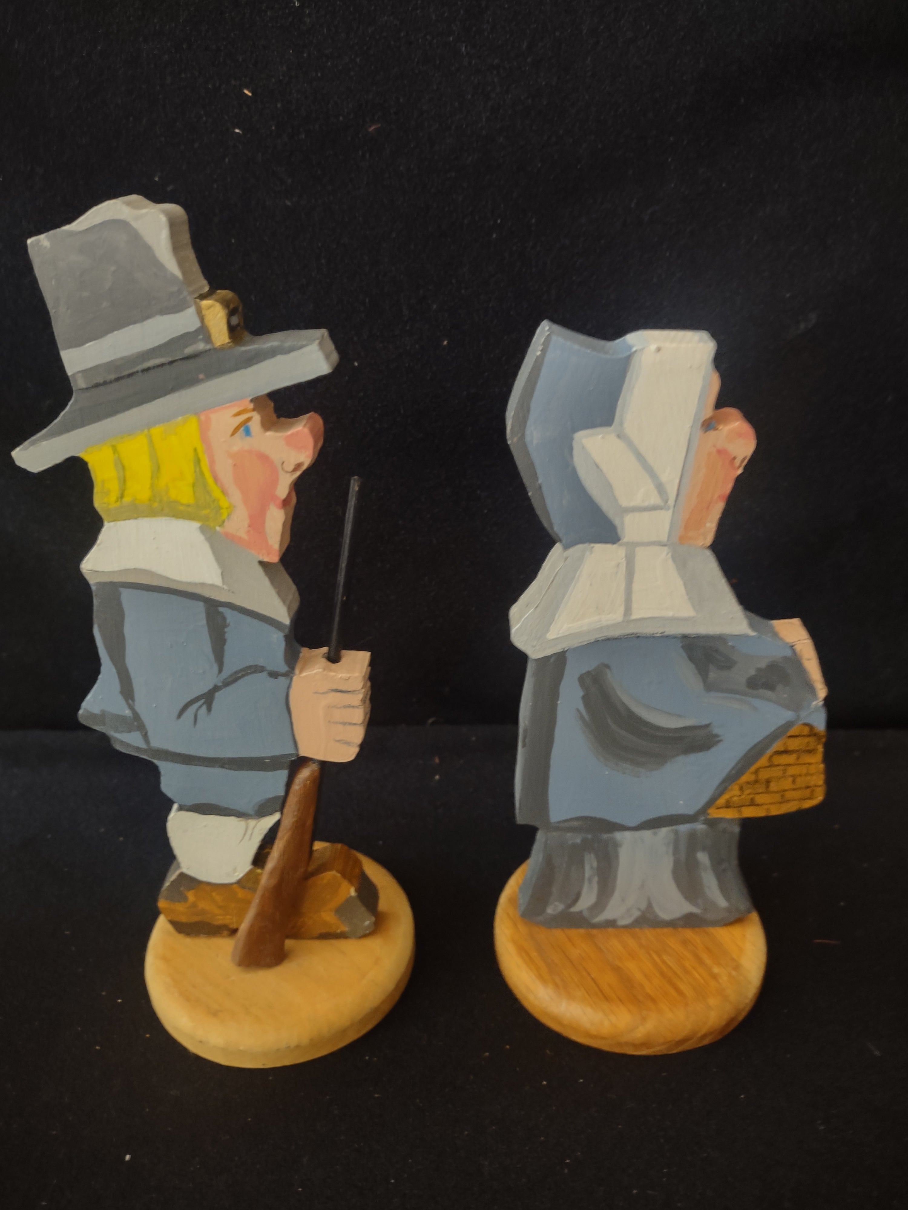 Thanksgiving /Fall Vintage Handmade Wooden Pilgrims (Lot 3439)