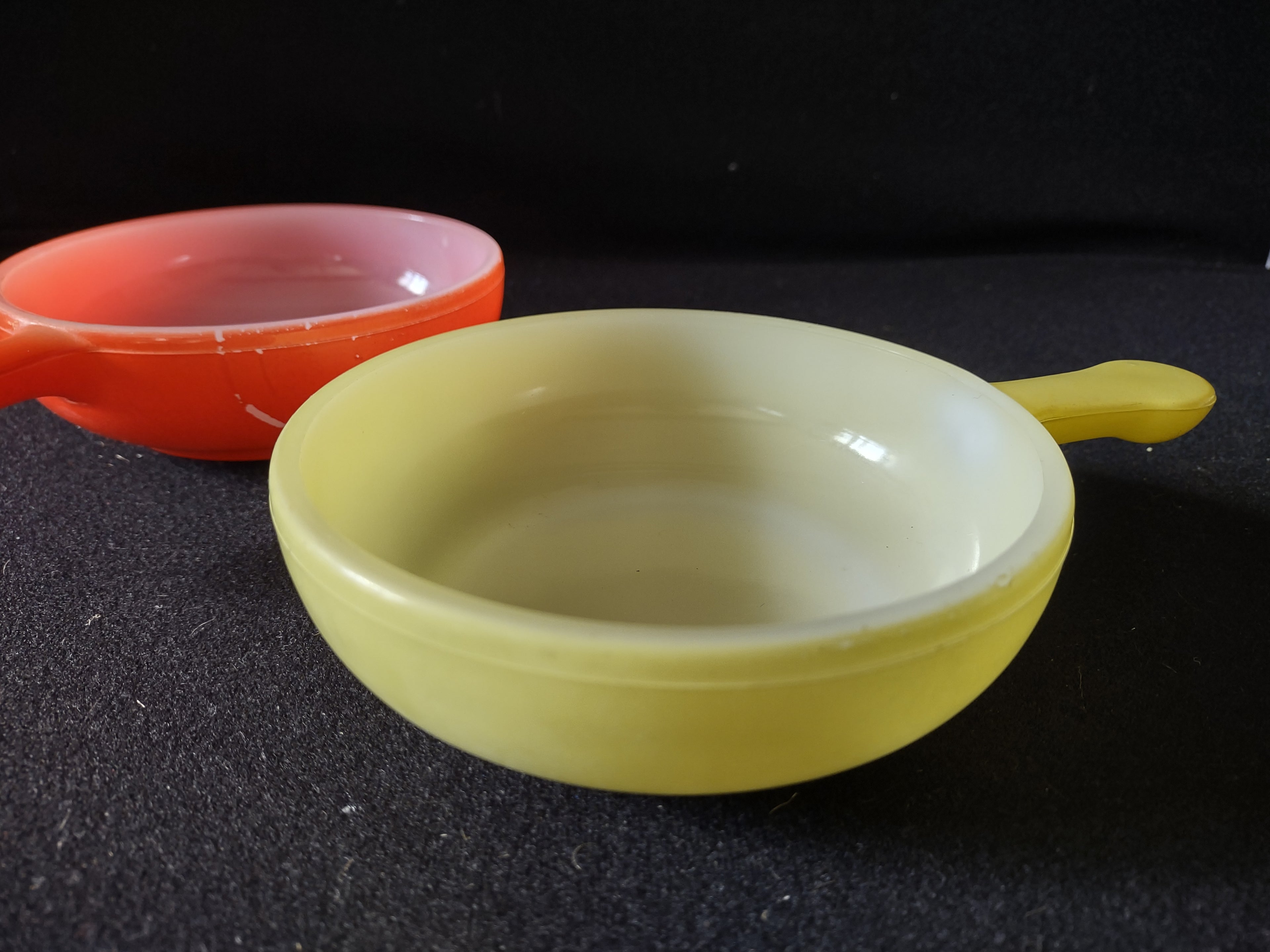 Vintage Glasbake USA Soup Bowl with Handle Yellow Red (lot 5214)
