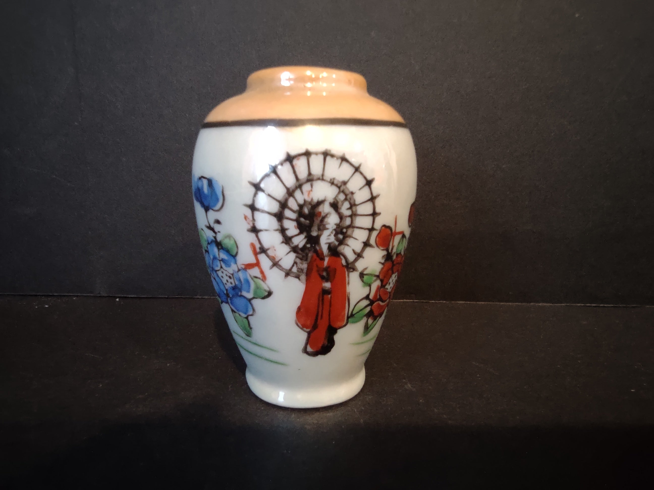 Vintage Japan Small 2-1/2" Vase Hand Painted (lot 5357)