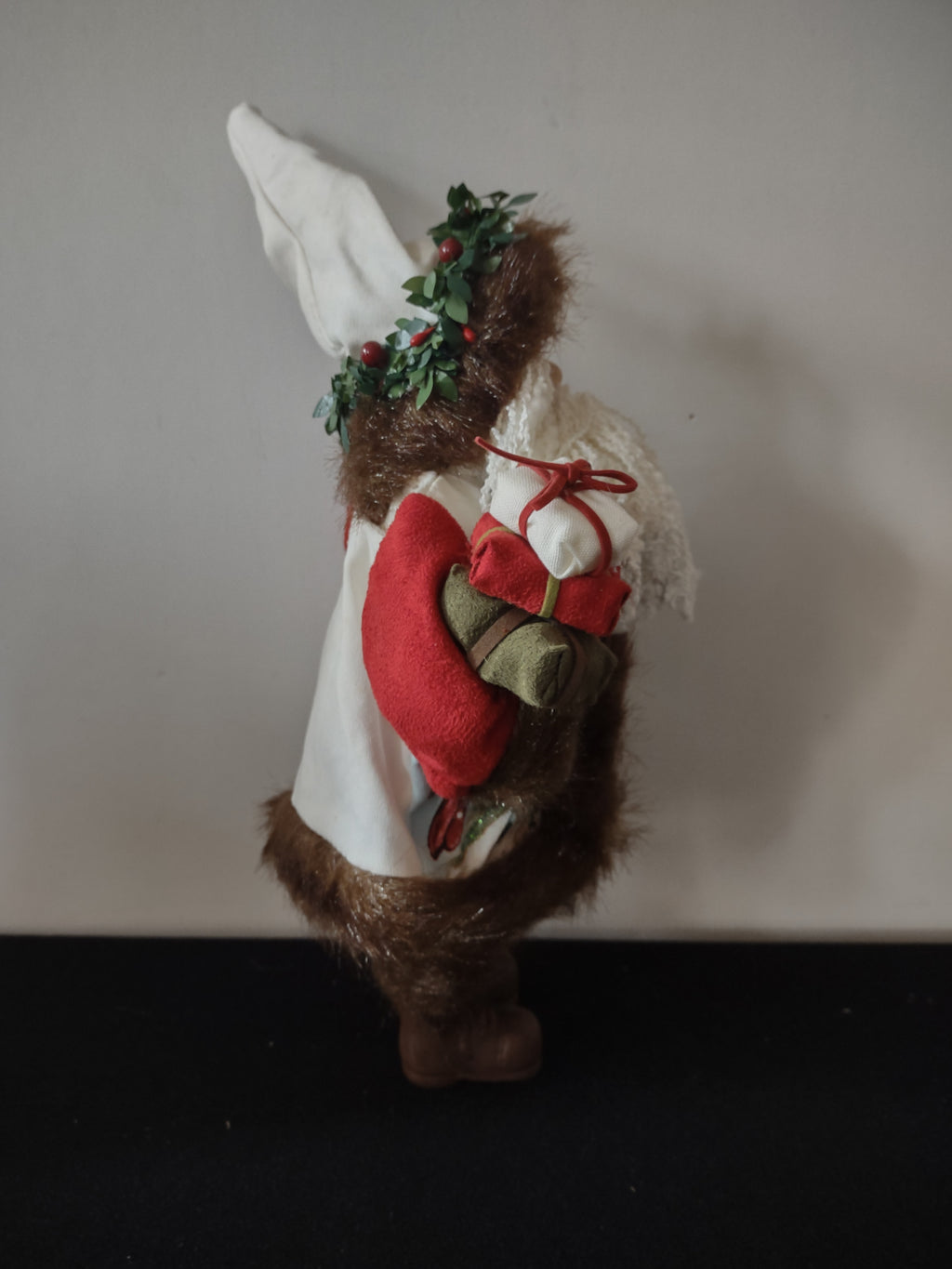 Vintage Rustic Christmas Santa Claus Ceramic Face Berry Trimmed Hat (Lot 3741)