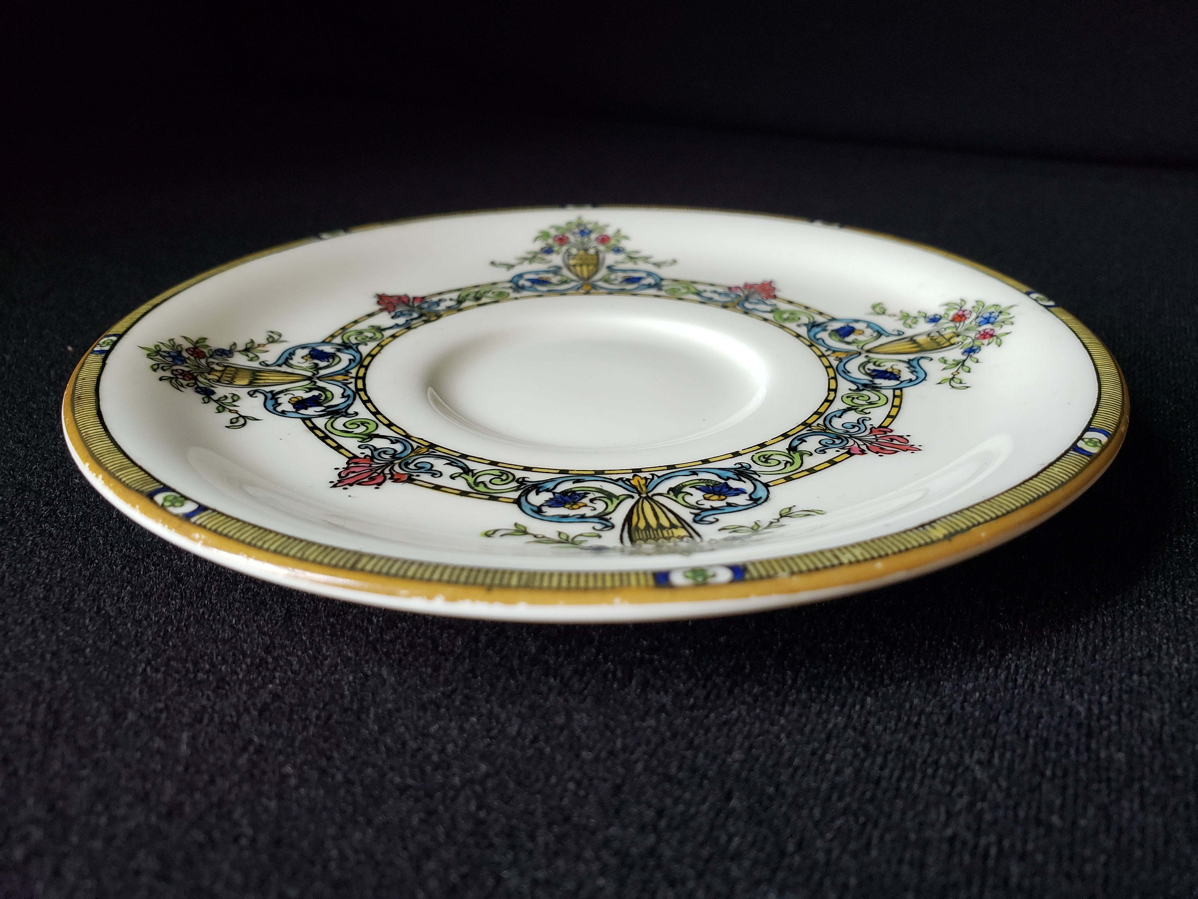 Vintage Royal Worcester Doncaster Saucer ONLY (lot 2078)