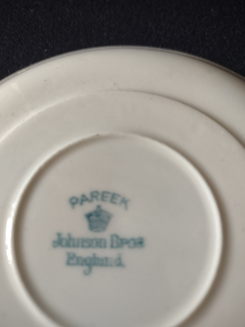 Vintage Johnson Brothers Saucer Pareek Gold Rimmed (Lot 5547)