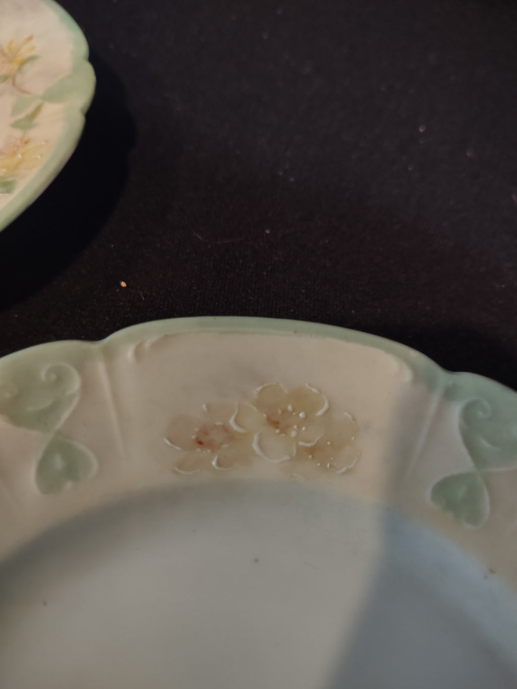 Vintage China 6 " Plate x 2 Floral Pattern Scalloped Green Rim Edge (Lot 5352)