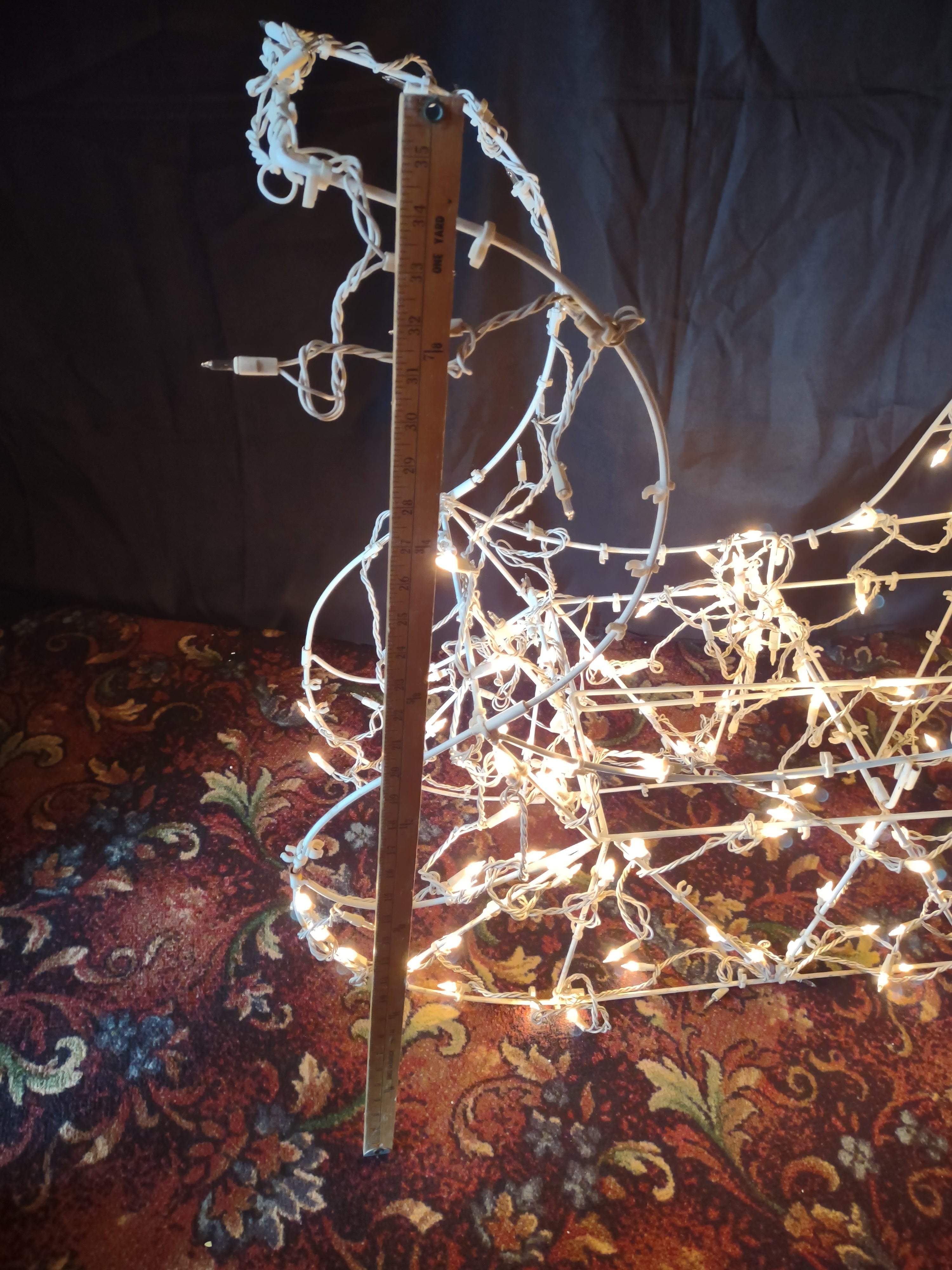 Vintage Christmas Santa Sley White Outdoor MOSTLY Lights Up (lot 3482)