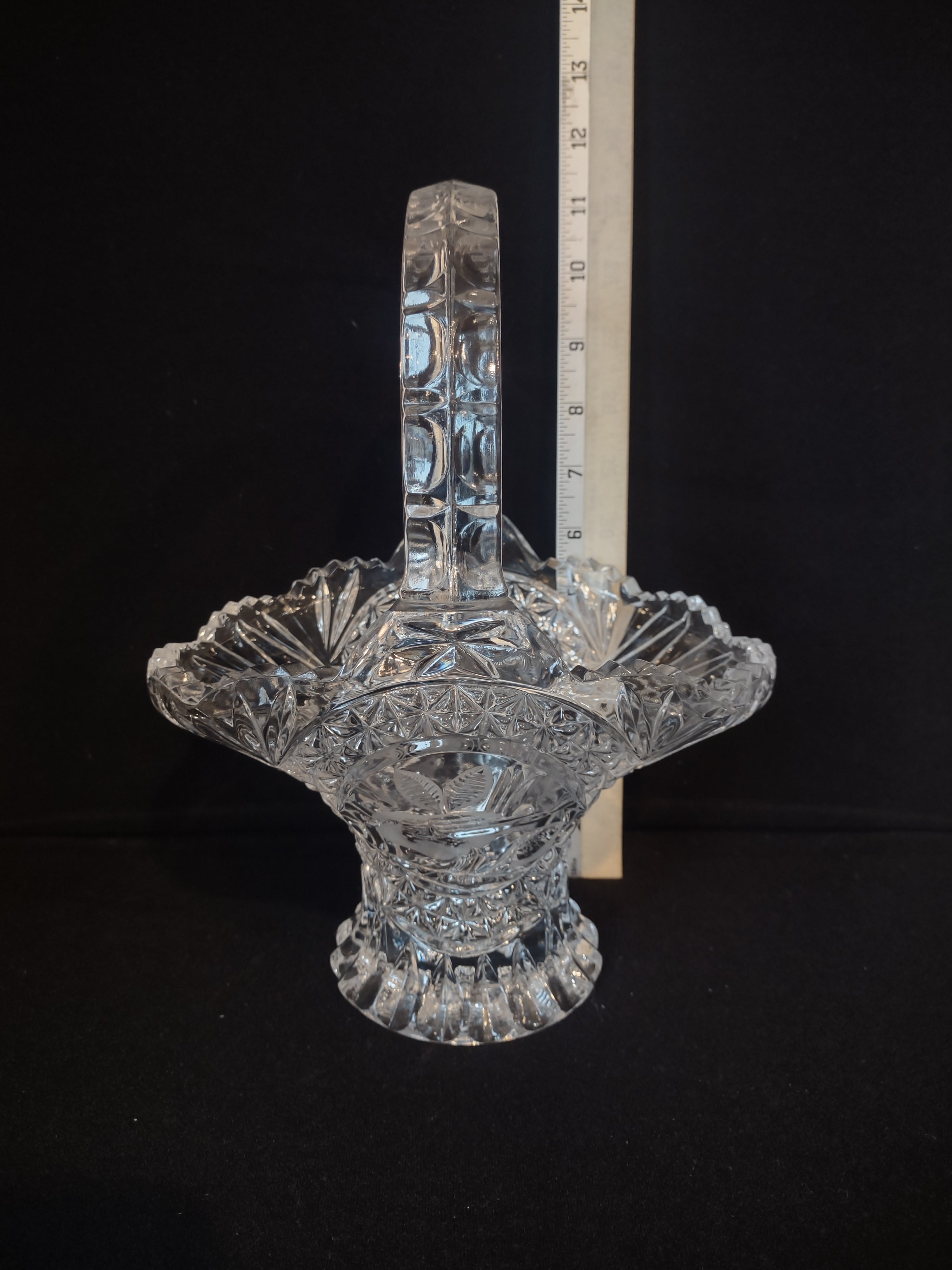 Hofbayer Byrdes Crystal Candy Dish with Handle (lot 2500c)