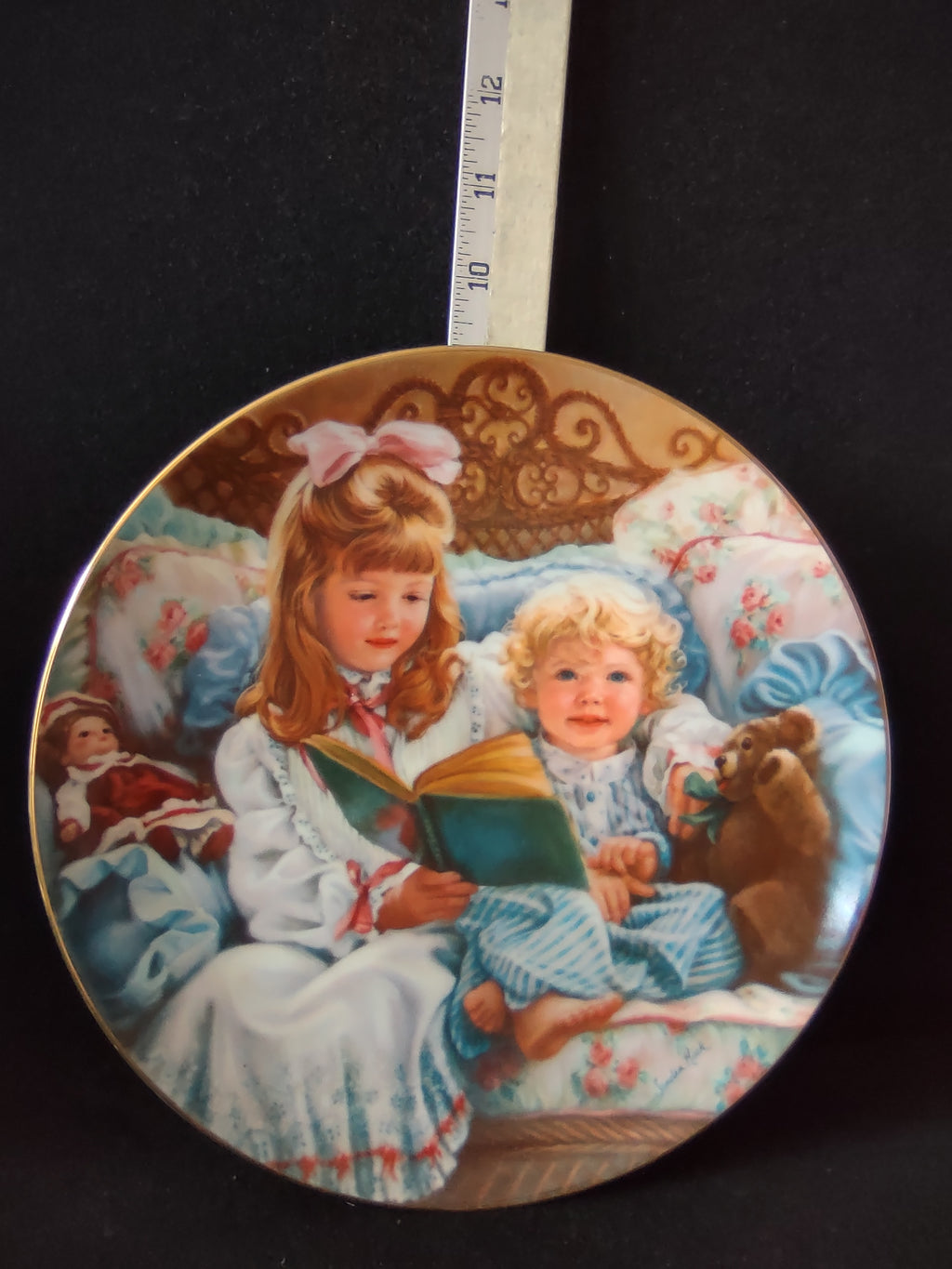 Vintage Barefoot Children Collector Plate 1st Issue Night-Time Story (Lot 5185)