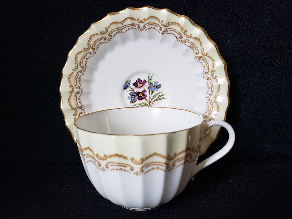 Vintage Royal Worcester Cromwell Tea Cup (lot 2100)