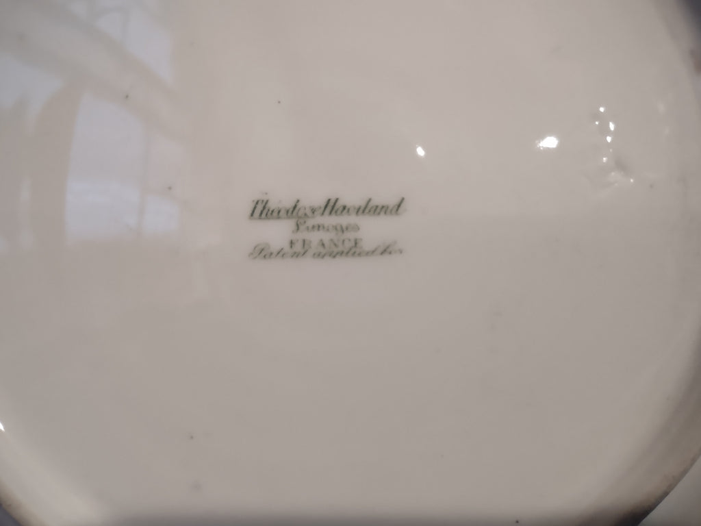 Haviland France Limoges Luncheon Plate Cranberries Christmas (lot 1008)