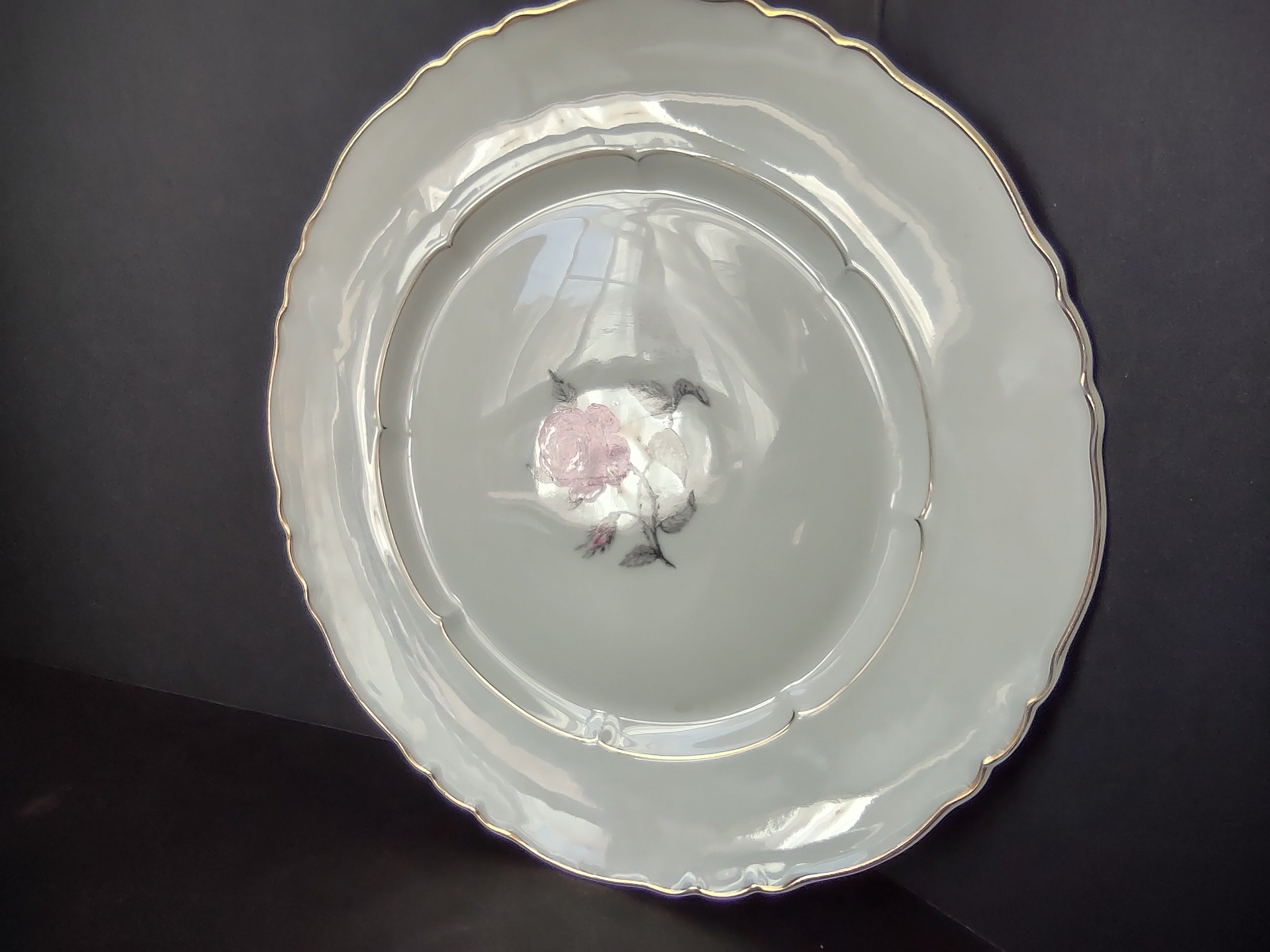 Haviland Limoges French Cottage Chic Bagatelle Rose Dinner Plate (lot 1123)