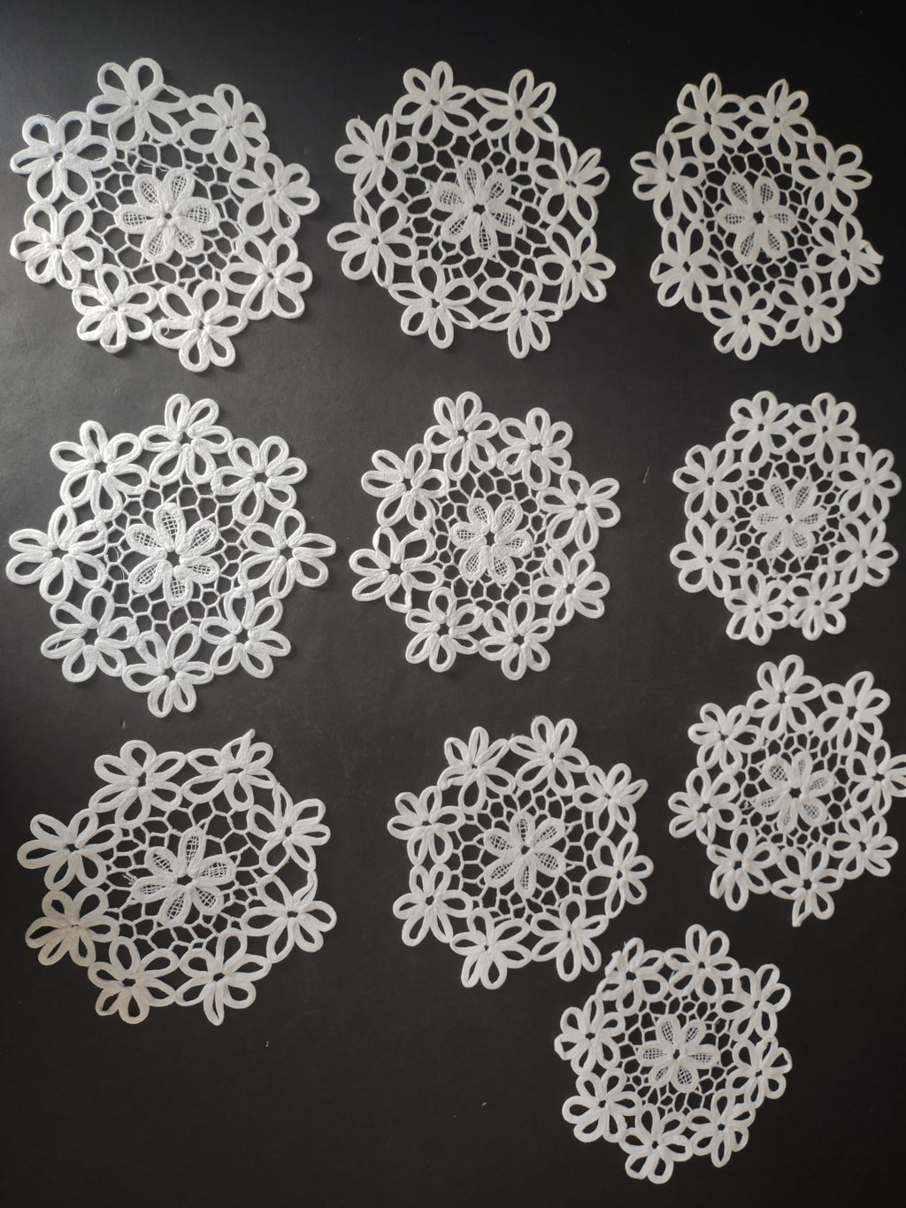 Set of 10 Snowflake Doilies 6" White (lot 1755)