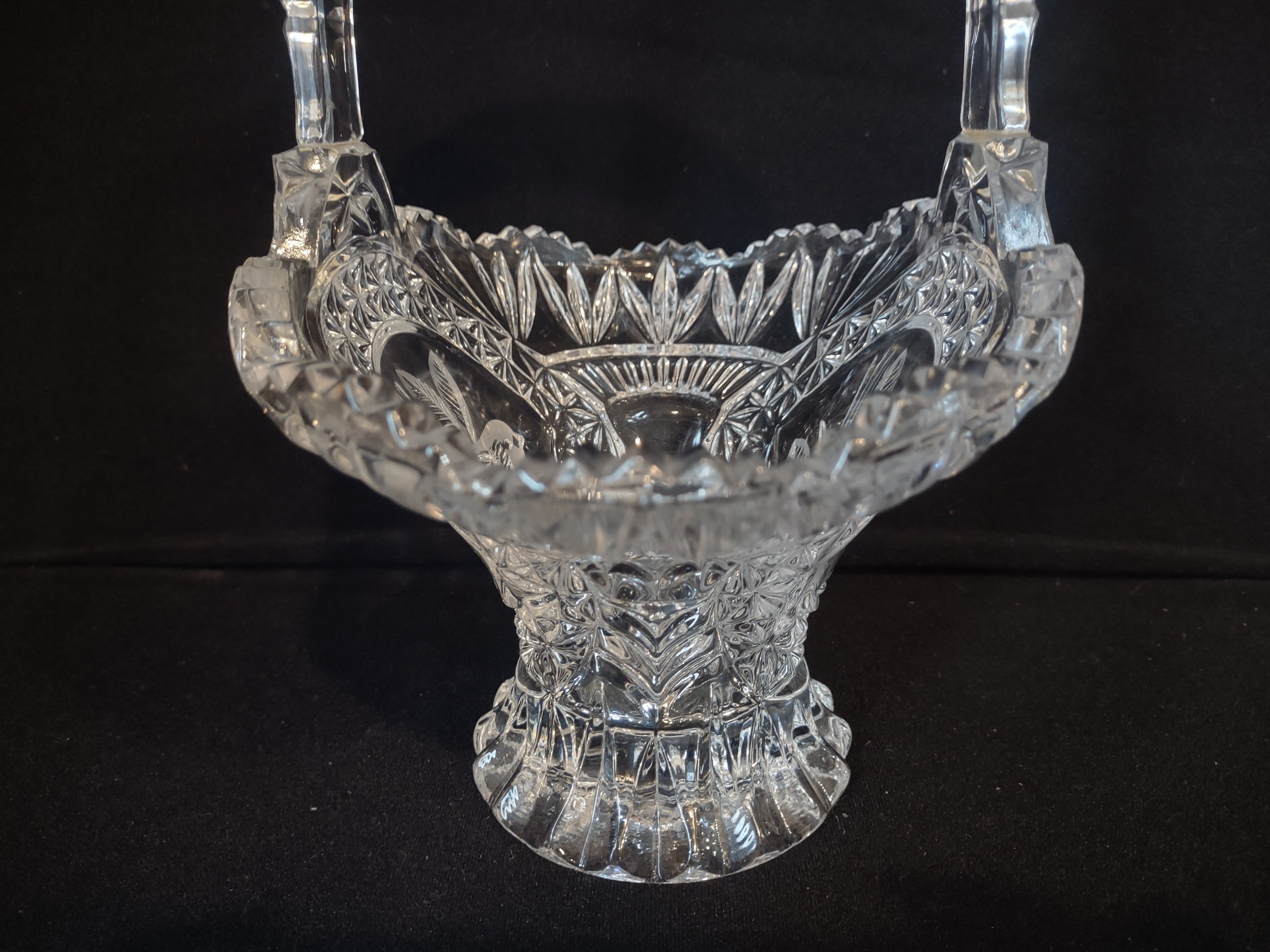 Hofbayer Byrdes Crystal Candy Dish with Handle (lot 2500c)