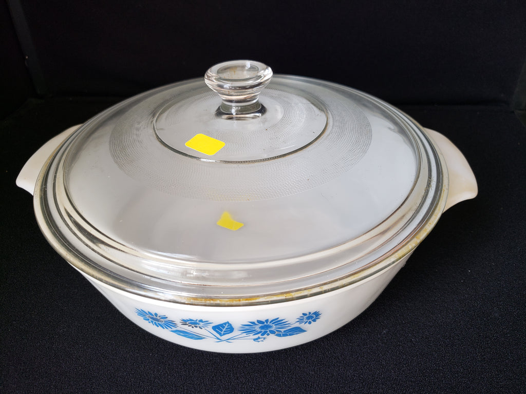 Anchor Hocking Fire King 2 Qt #438 Casserole Dish with Lid Cornflower (lot 2164)